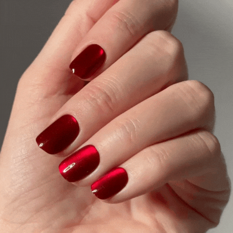 1. 💎 Sembra una manicure con gel da 100 € - senza bisogno di appuntamento