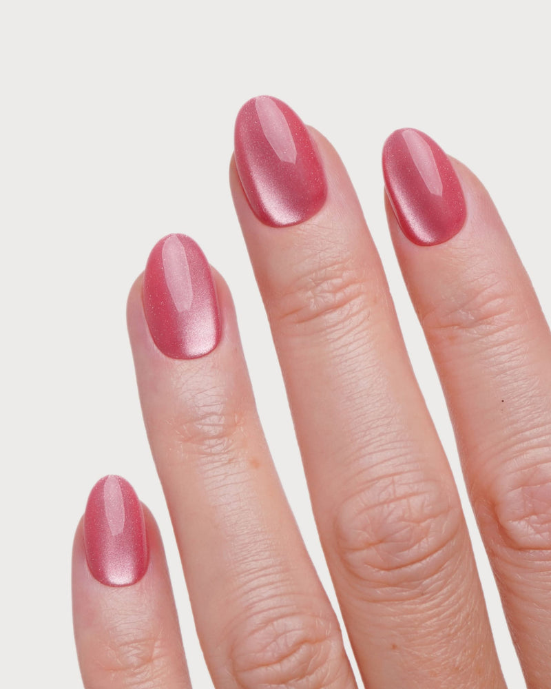 Glass Pink Cat Eye Corte Rotonde Press Ons in Soft Gel