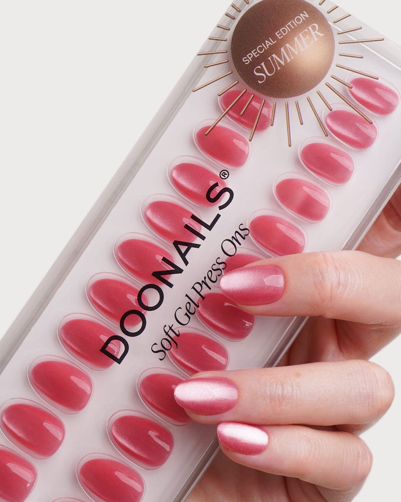 Glass Pink Cat Eye Corte Rotonde Press Ons in Soft Gel
