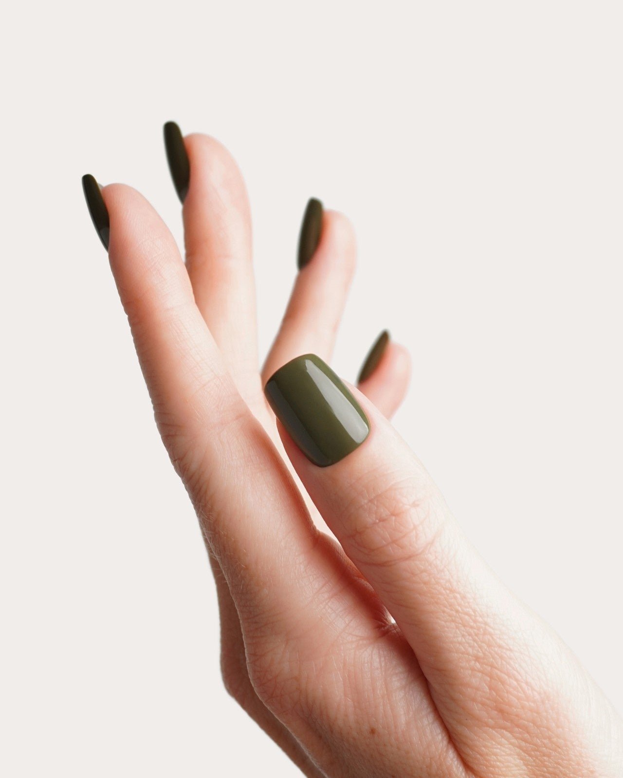 Press Ons in Soft Gel Moss Green Quadrate Corte