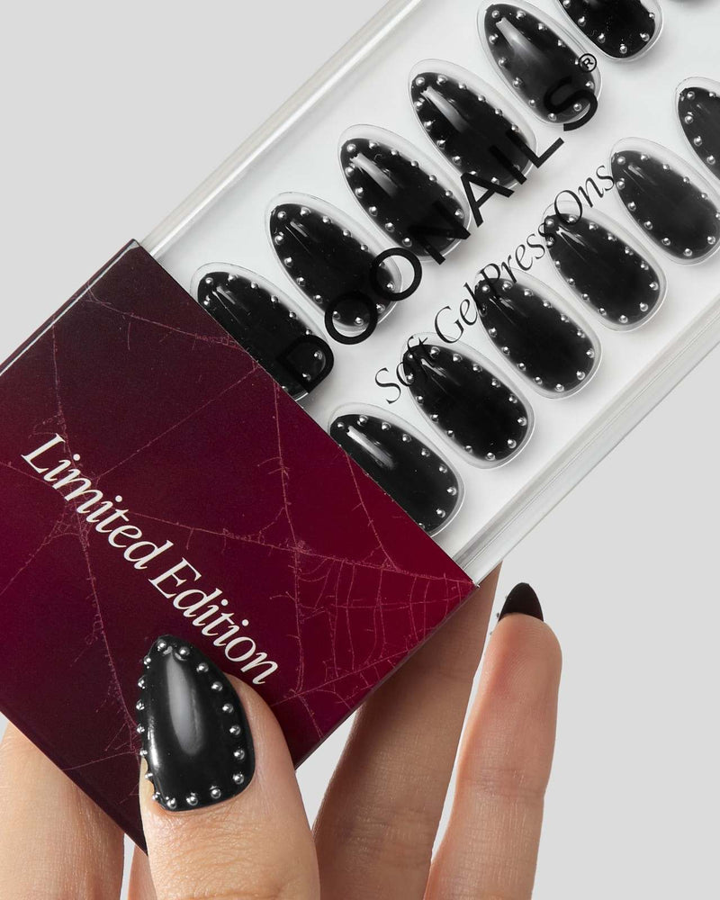Edizione Limitata Oxblood Studs Corte Mandorla Press Ons in Soft Gel