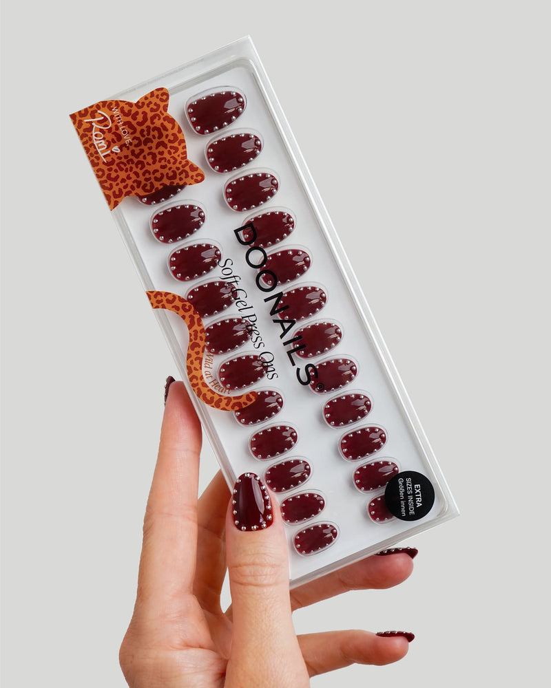 Rock It Red Corte Rotonde Press Ons in Soft Gel