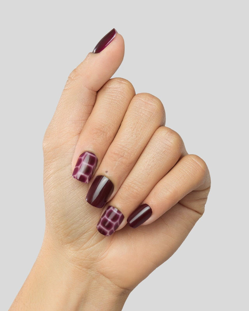 Edizione Limitata Venomous Plum Corte Quadrate Press Ons in Soft Gel