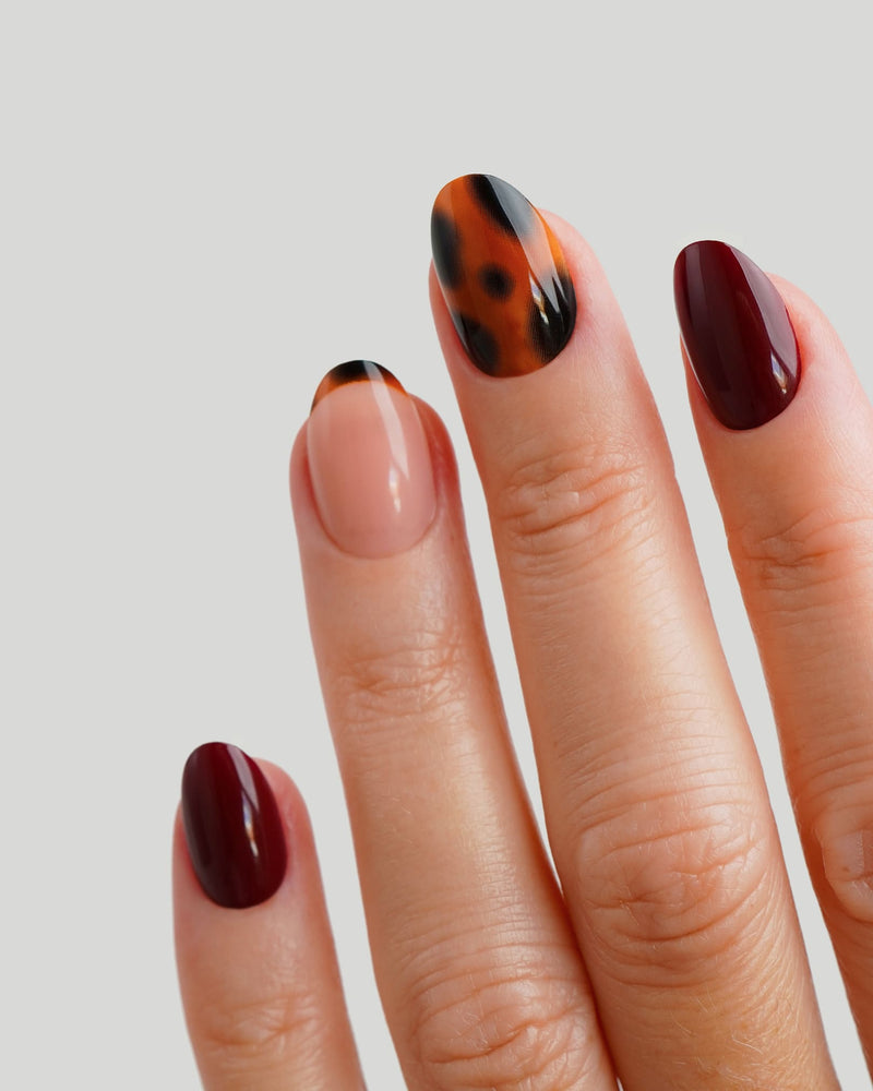 Leo Love Corte Rotonde Press Ons in Soft Gel
