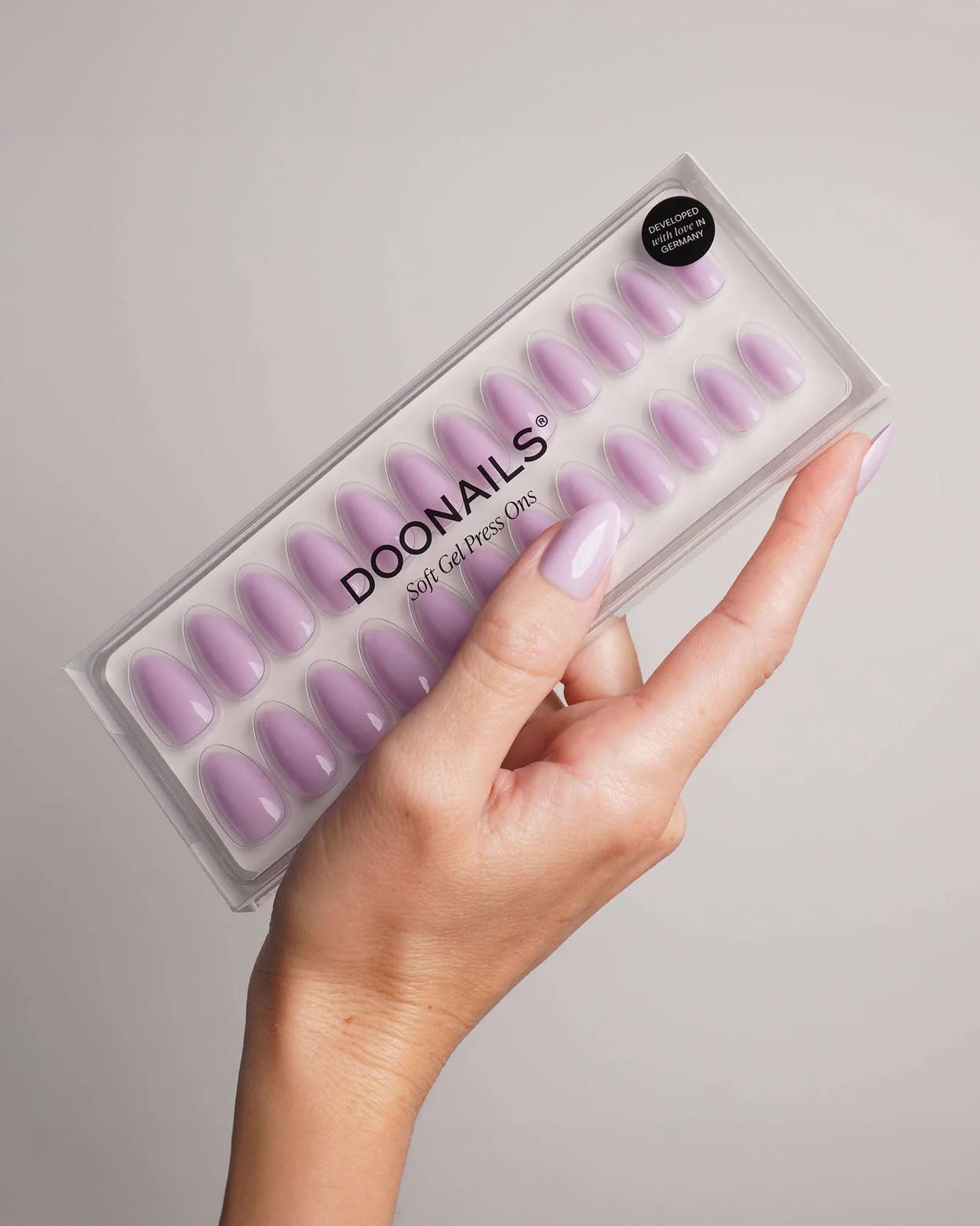 Press Ons in Soft Gel Lavender Mist Mandorla Corte - Doonails Italy