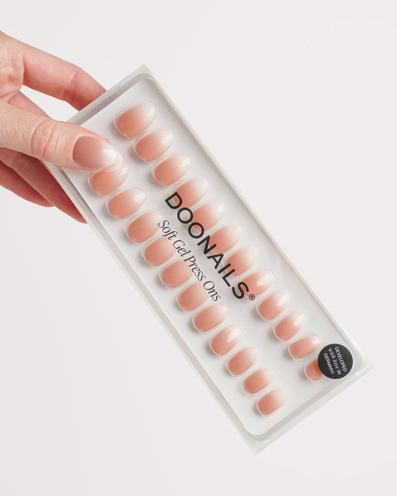 Babyboomer Corte Rotonde Press Ons in Soft Gel