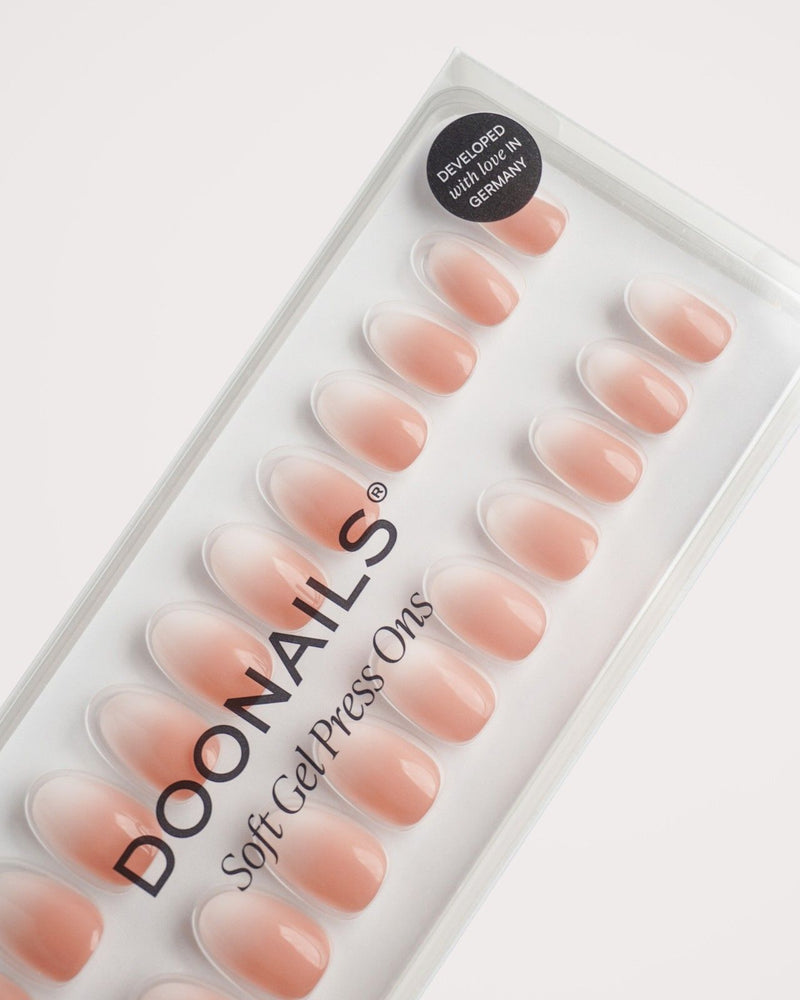 Babyboomer Corte Rotonde Press Ons in Soft Gel