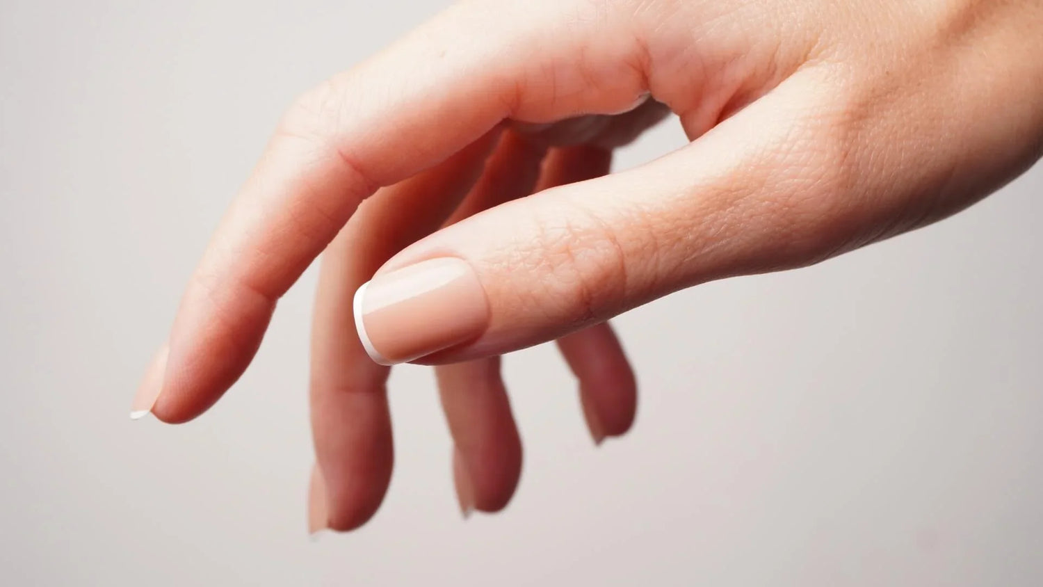 Old Money Aesthetic: Unghie che emanano un lusso pacato