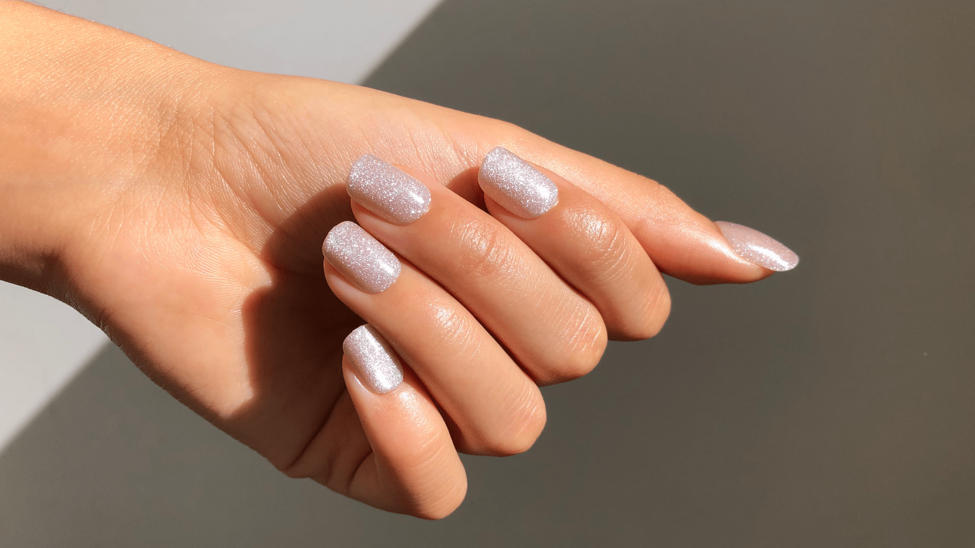 Soft Nude Glitter - Unghie brillanti naturali