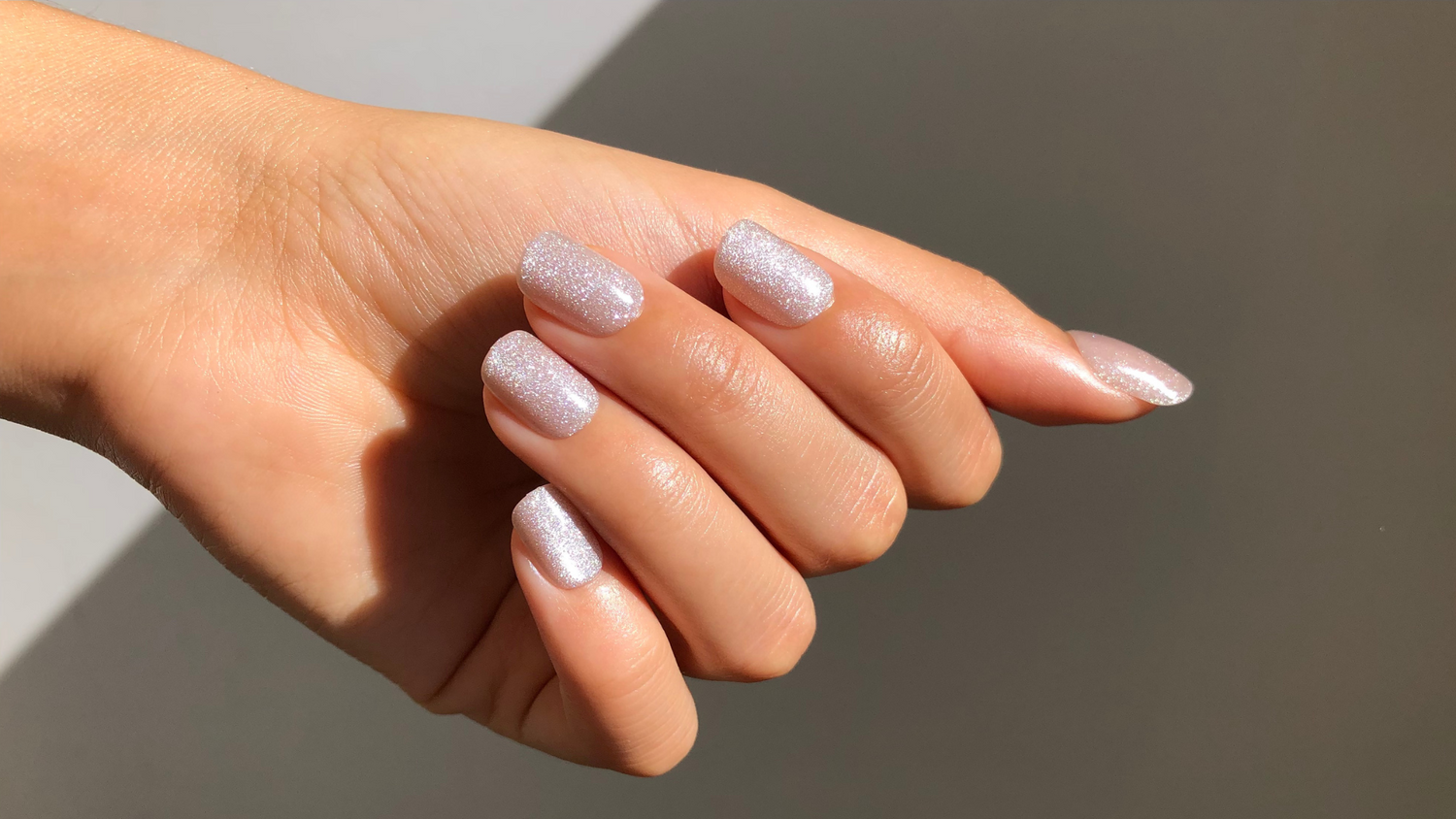Soft Nude Glitter - Unghie brillanti naturali