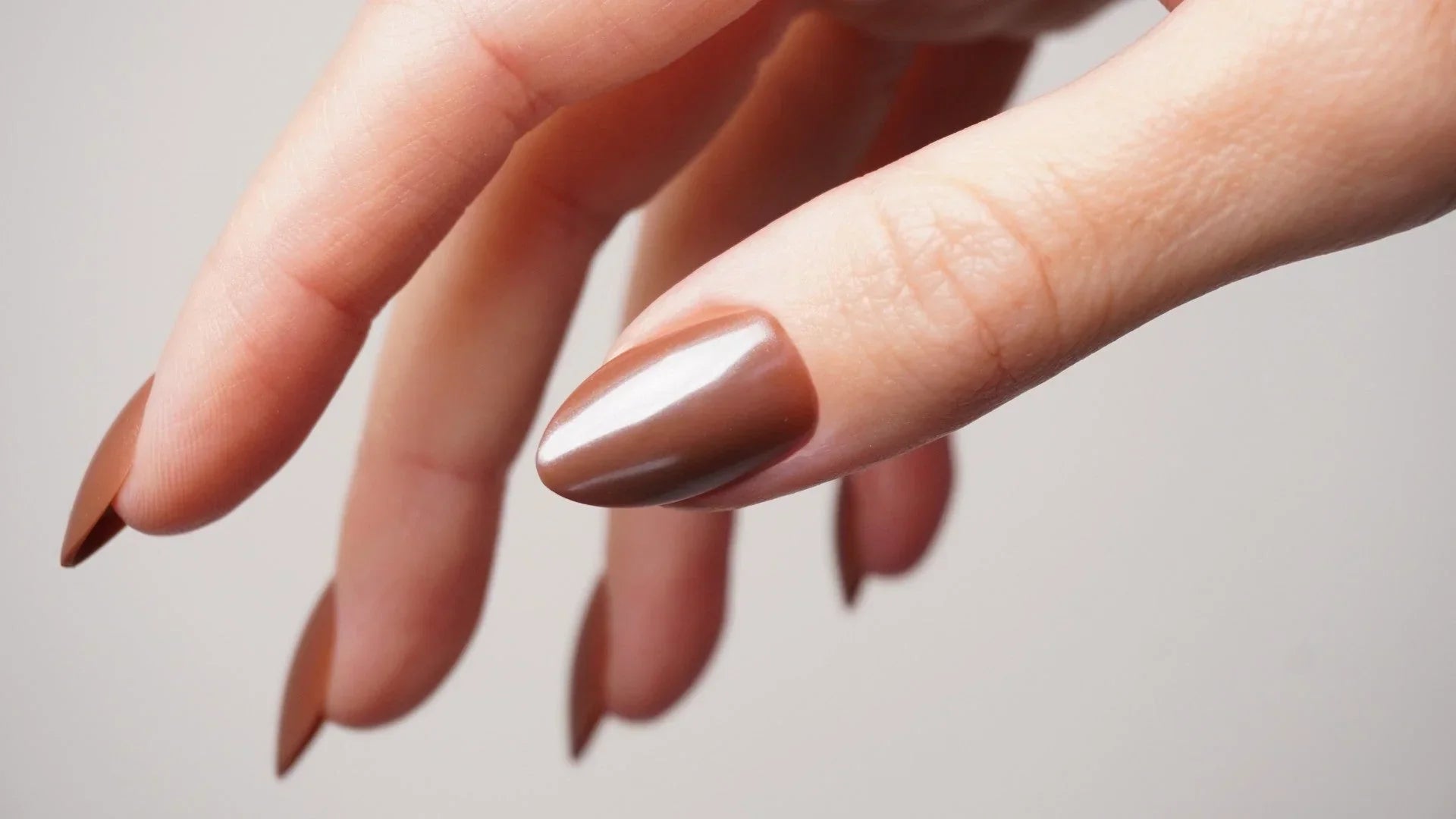 Design delle unghie ispirati alle celebrità: Come ottenere il look di Hailey Bieber e co.