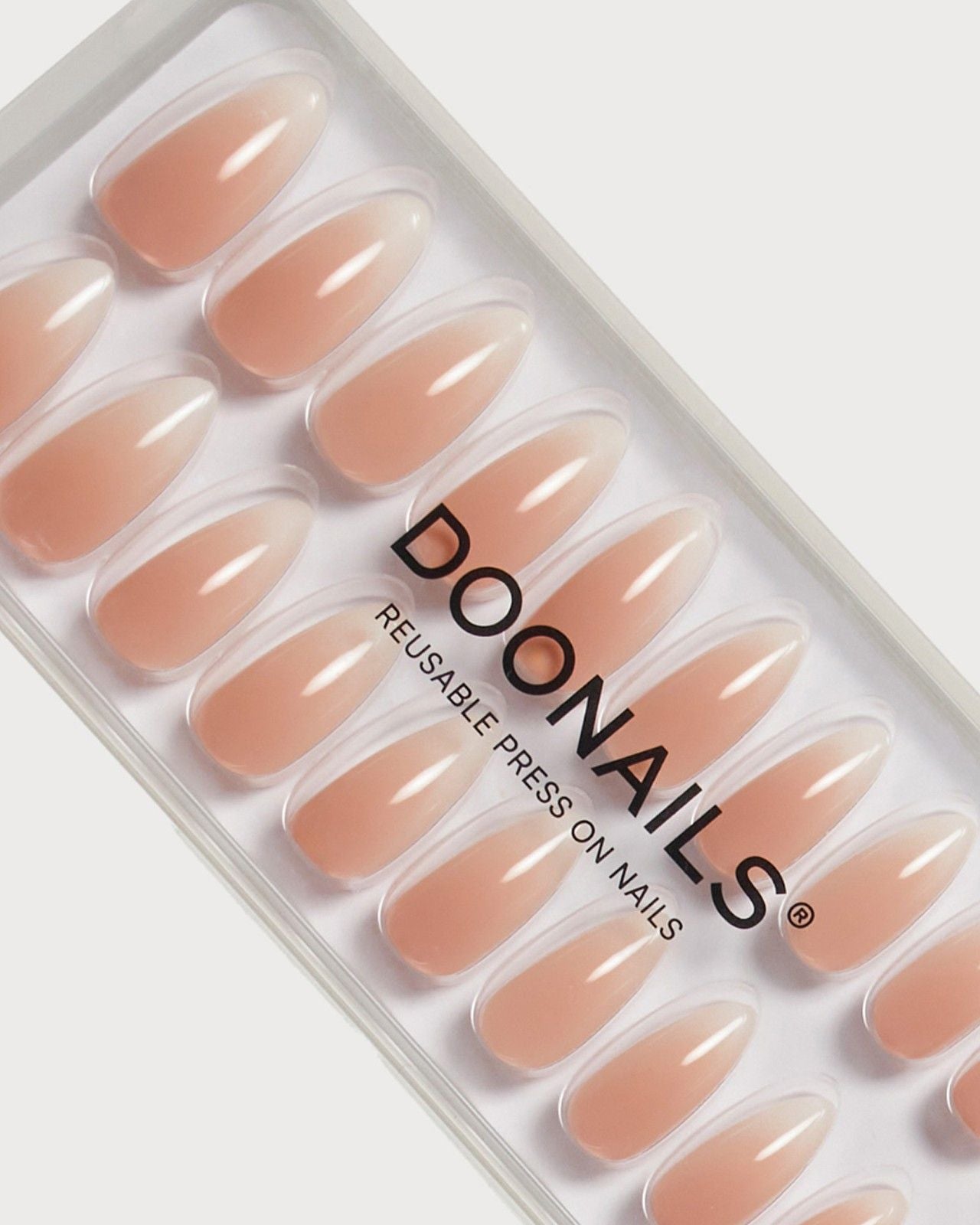 Babyboomer Medie Mandorla Press Ons in Soft Gel