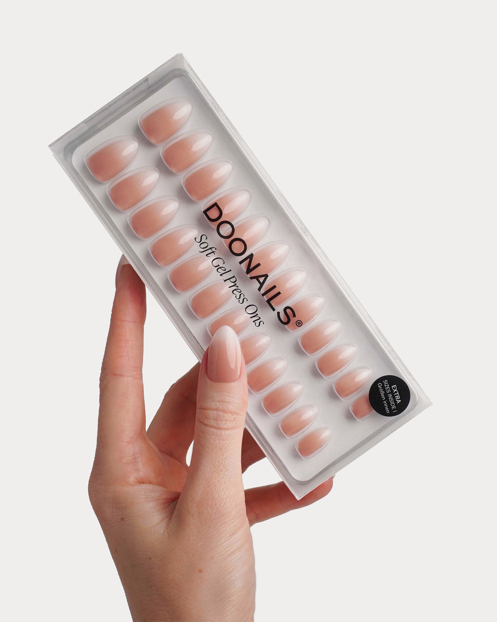 Babyboomer Corte Mandorla Press Ons in Soft Gel