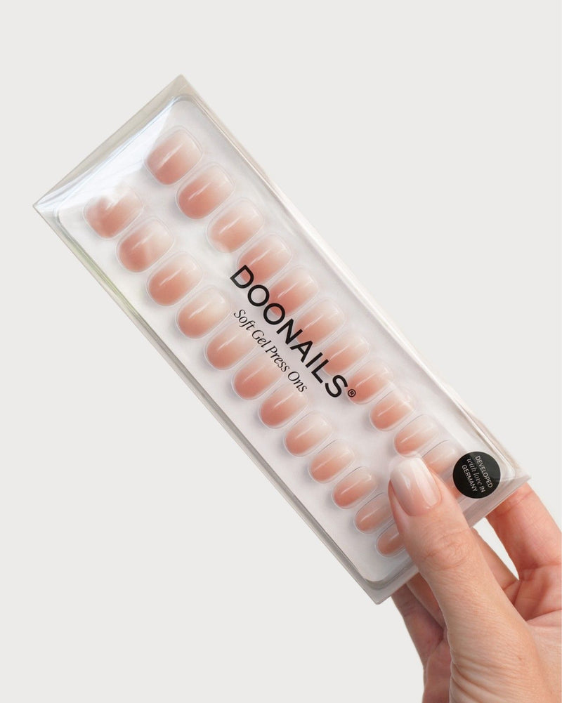 Babyboomer Corte Quadrate Press Ons in Soft Gel