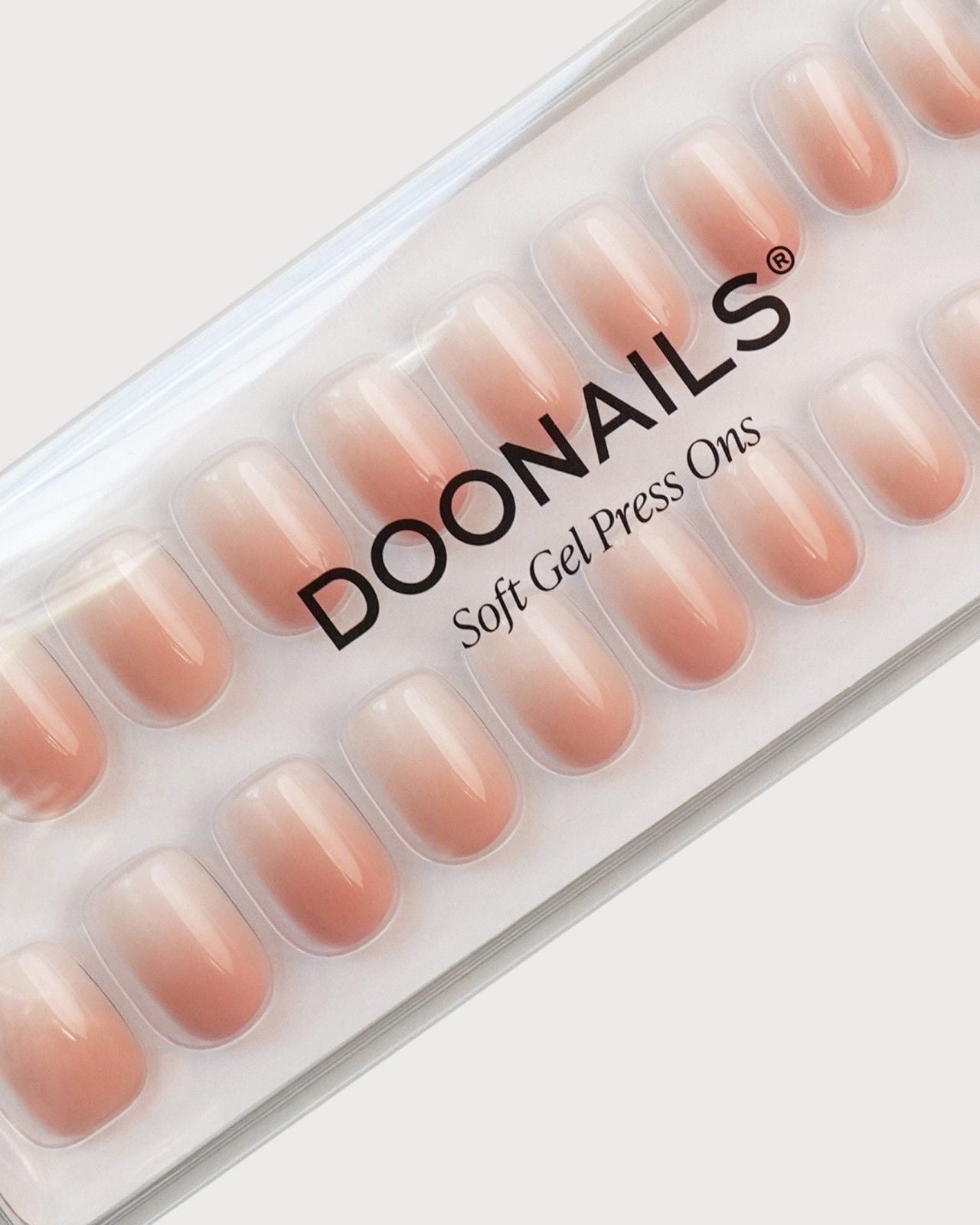 Babyboomer Corte Quadrate Press Ons in Soft Gel