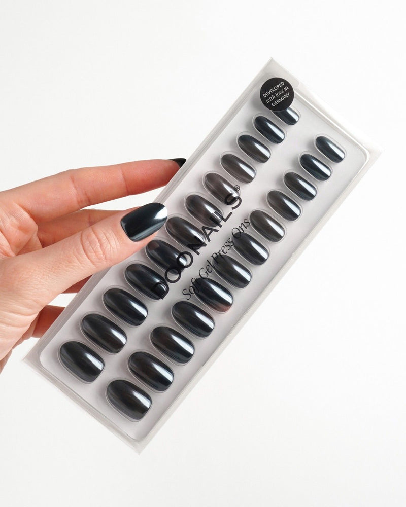 Press Ons in Soft Gel Black Pearl Rotonde Medie - Doonails Italy
