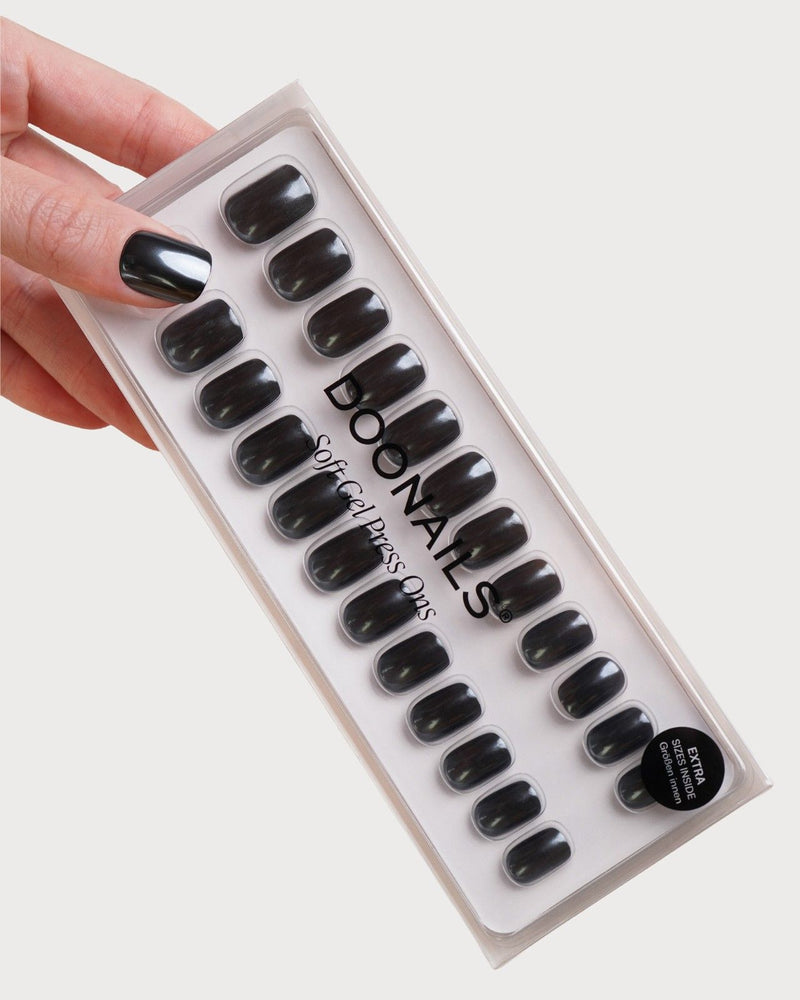 Black Pearl Extra Corte Quadrate Press Ons in Soft Gel