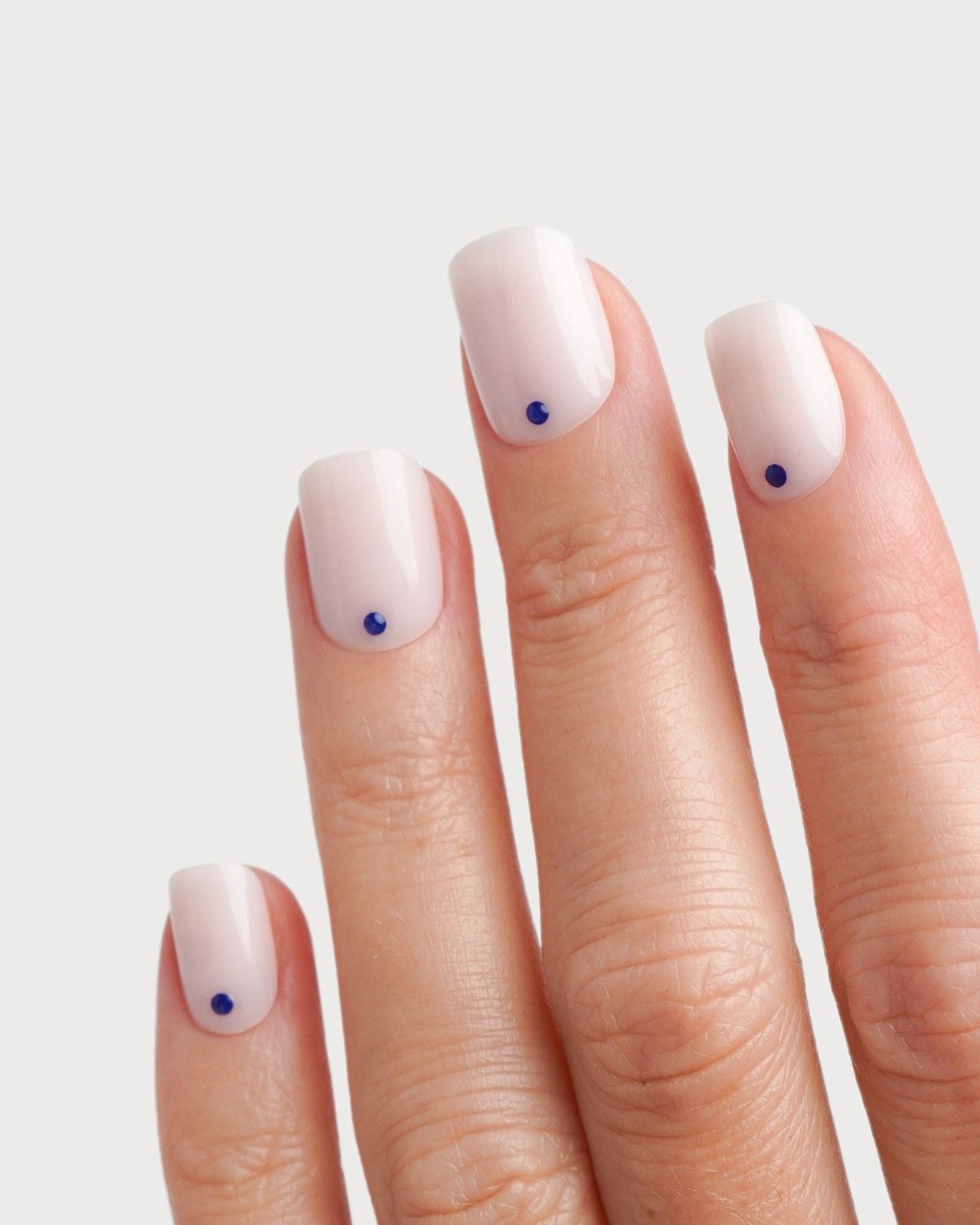 Blue Dots Extra Corte Quadrate Press Ons in Soft Gel