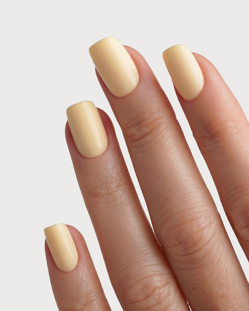 Butter Yellow Corte Quadrate Press Ons in Soft Gel