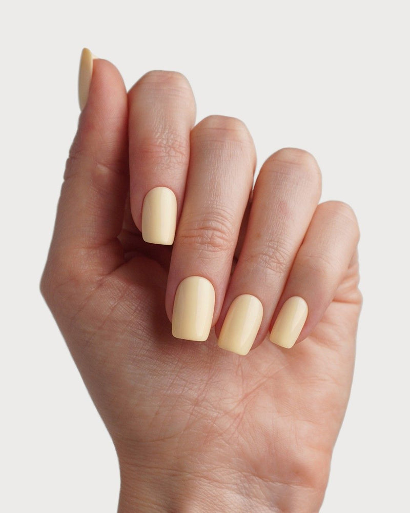 Butter Yellow Corte Quadrate Press Ons in Soft Gel