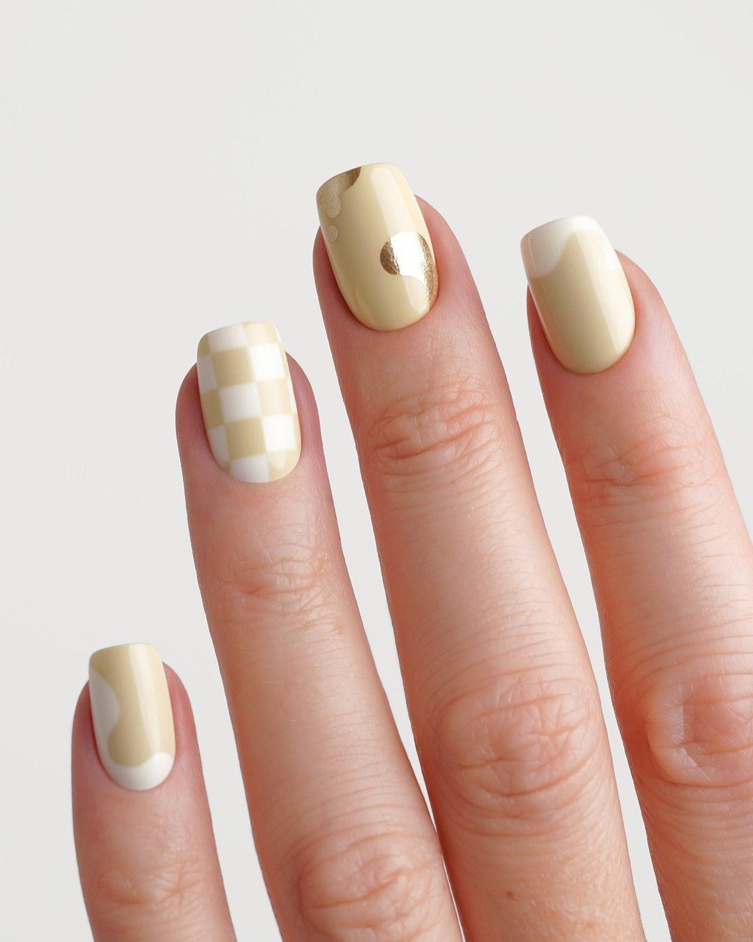 Creamy Checkers Corte Quadrate Press Ons in Soft Gel