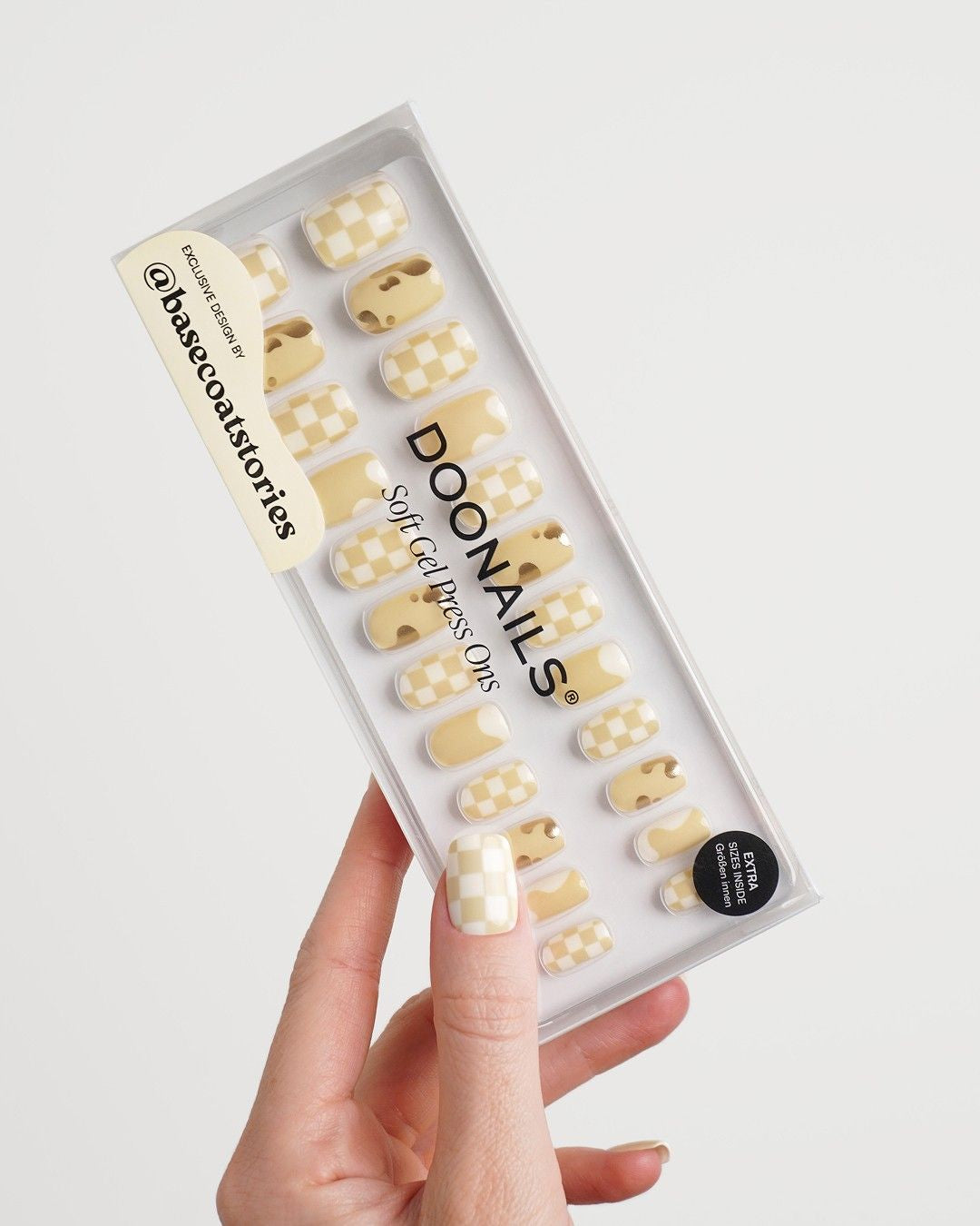 Creamy Checkers Corte Quadrate Press Ons in Soft Gel