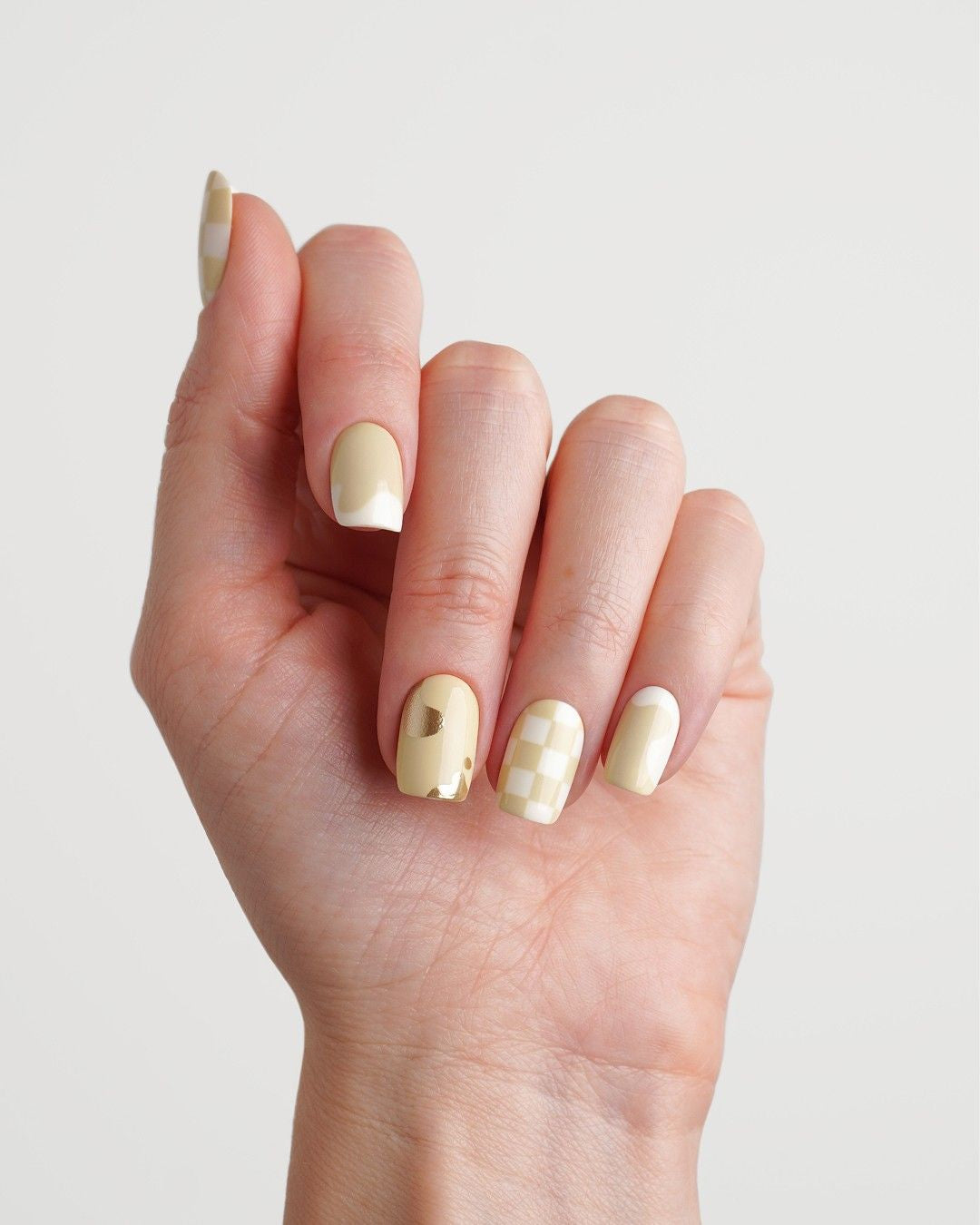 Creamy Checkers Corte Quadrate Press Ons in Soft Gel