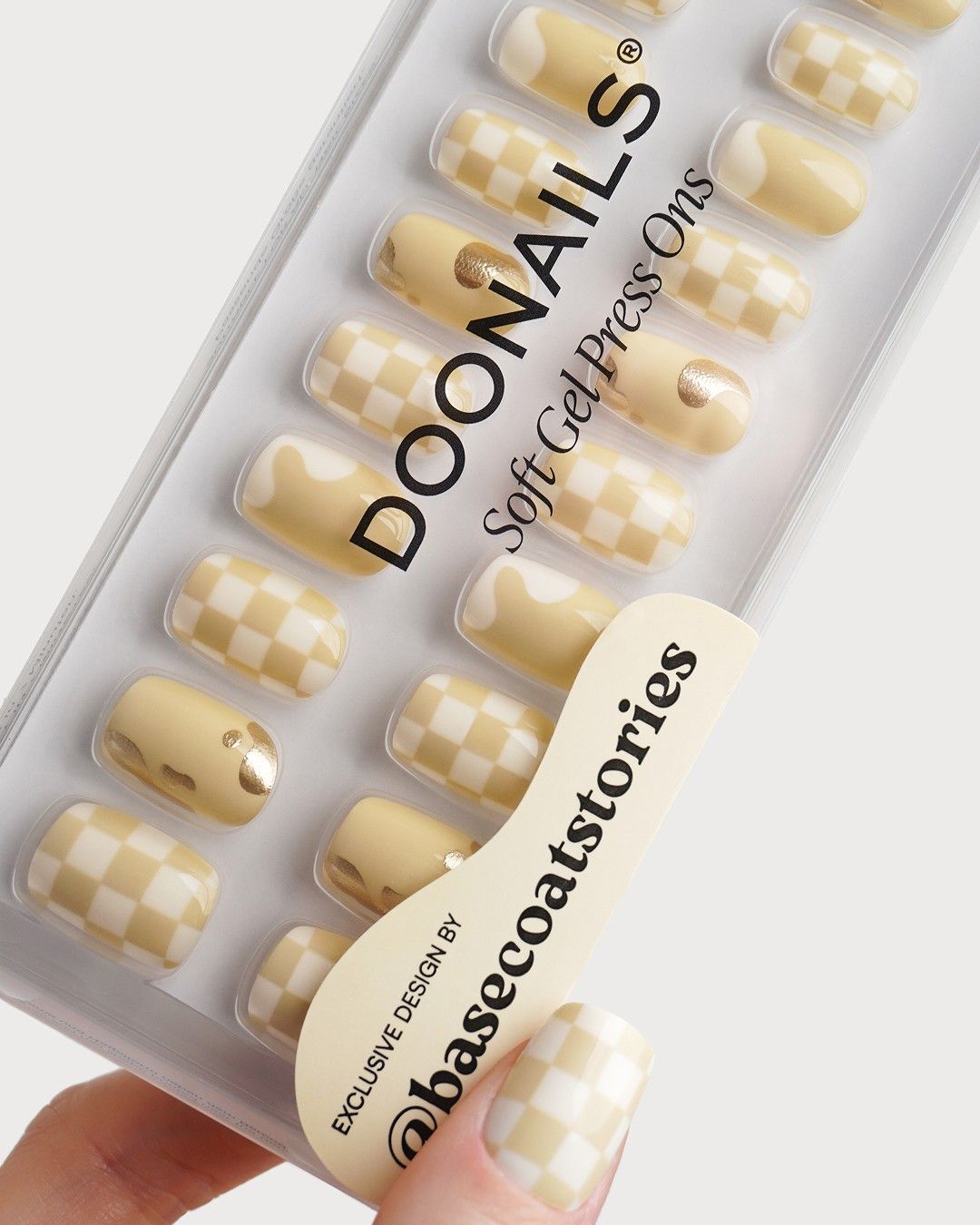 Creamy Checkers Corte Quadrate Press Ons in Soft Gel