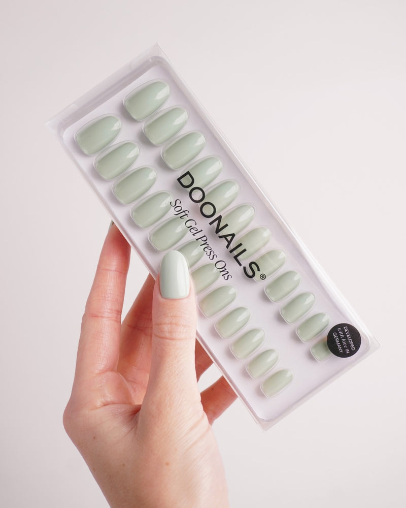 Press Ons in Soft Gel Cute Cucumber Rotonde Medie - Doonails Italy