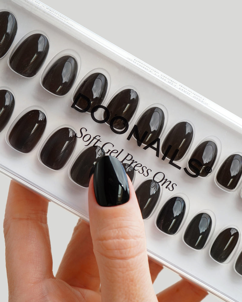 Dark Dream Corte Rotonde Press Ons in Soft Gel