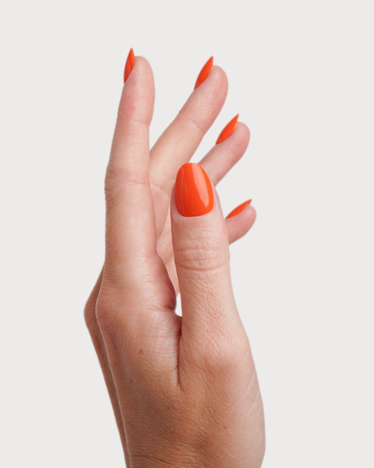 Dolve Vita Corte Rotonde Press Ons in Soft Gel