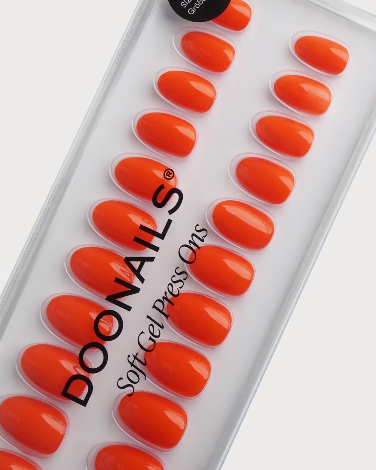 Dolve Vita Corte Rotonde Press Ons in Soft Gel