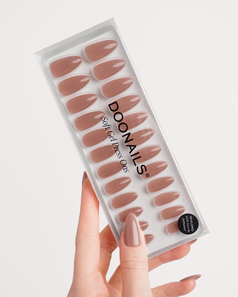 Press Ons in Soft Gel Espresso Mandorla Medi - Doonails Italy