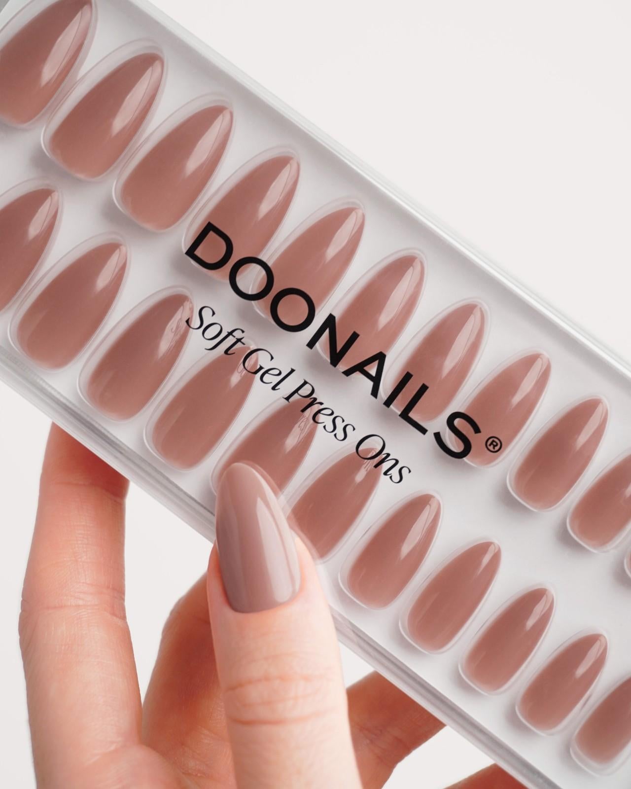 Press Ons in Soft Gel Espresso Mandorla Medi - Doonails Italy