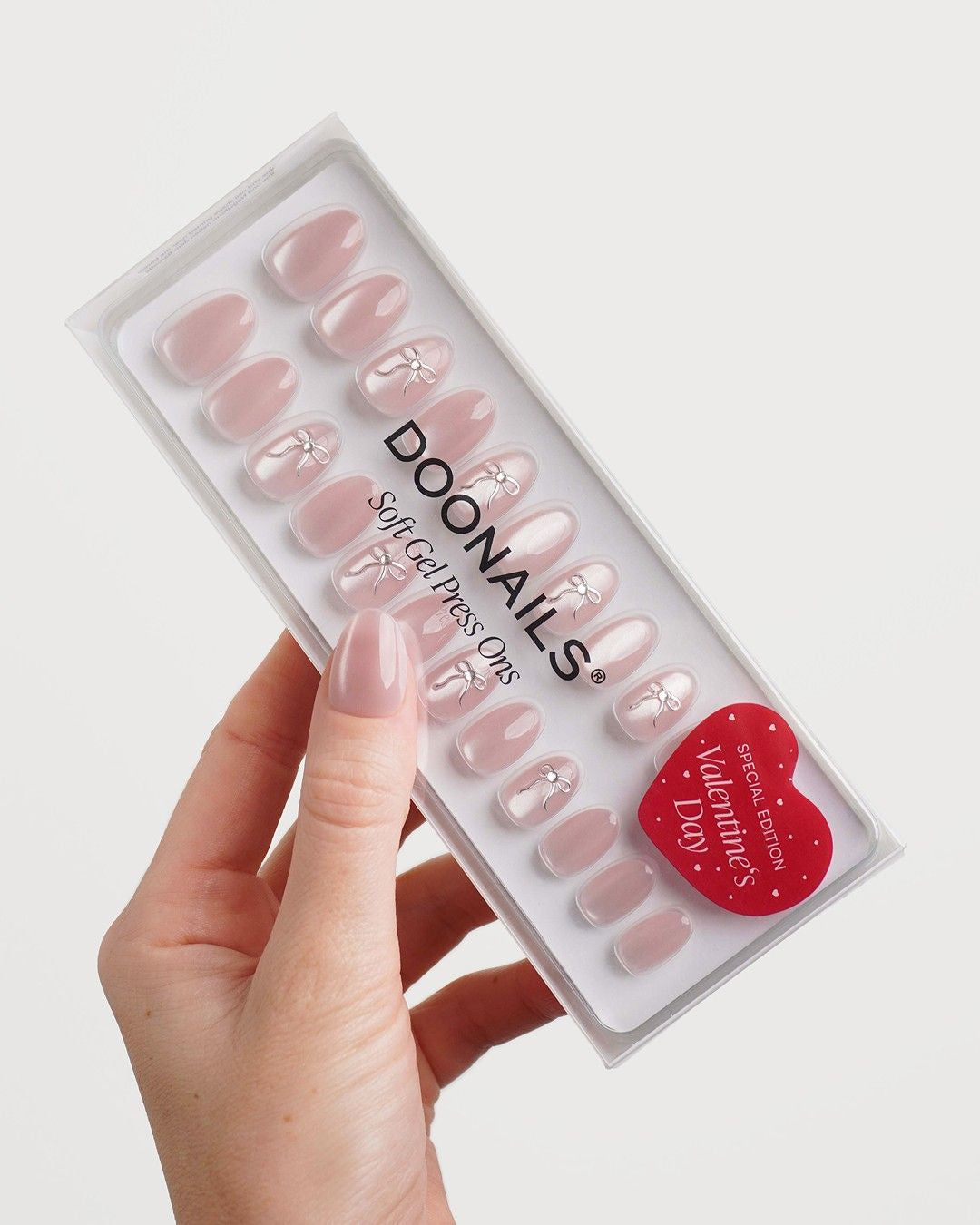 First Date Corte Rotonde Press Ons in Soft Gel