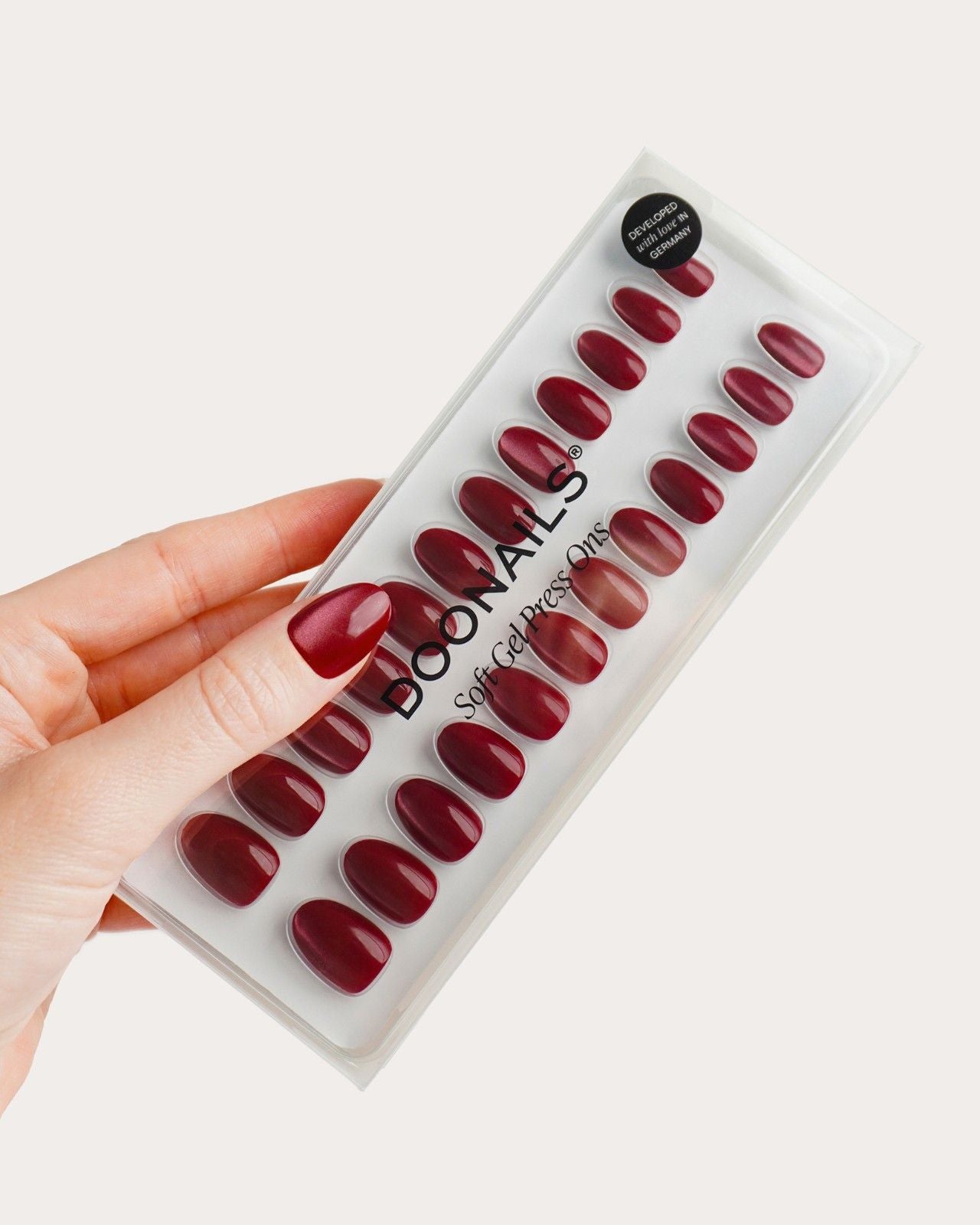 Press Ons in Soft Gel Glass Burgundy Cat Eye Rotonde Corte