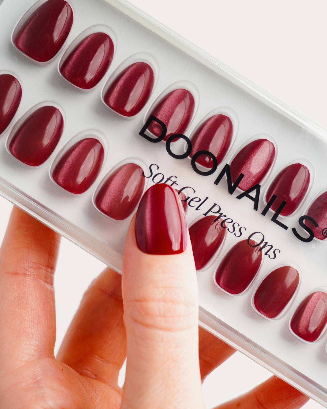 Press Ons in Soft Gel Glass Burgundy Cat Eye Rotonde Corte