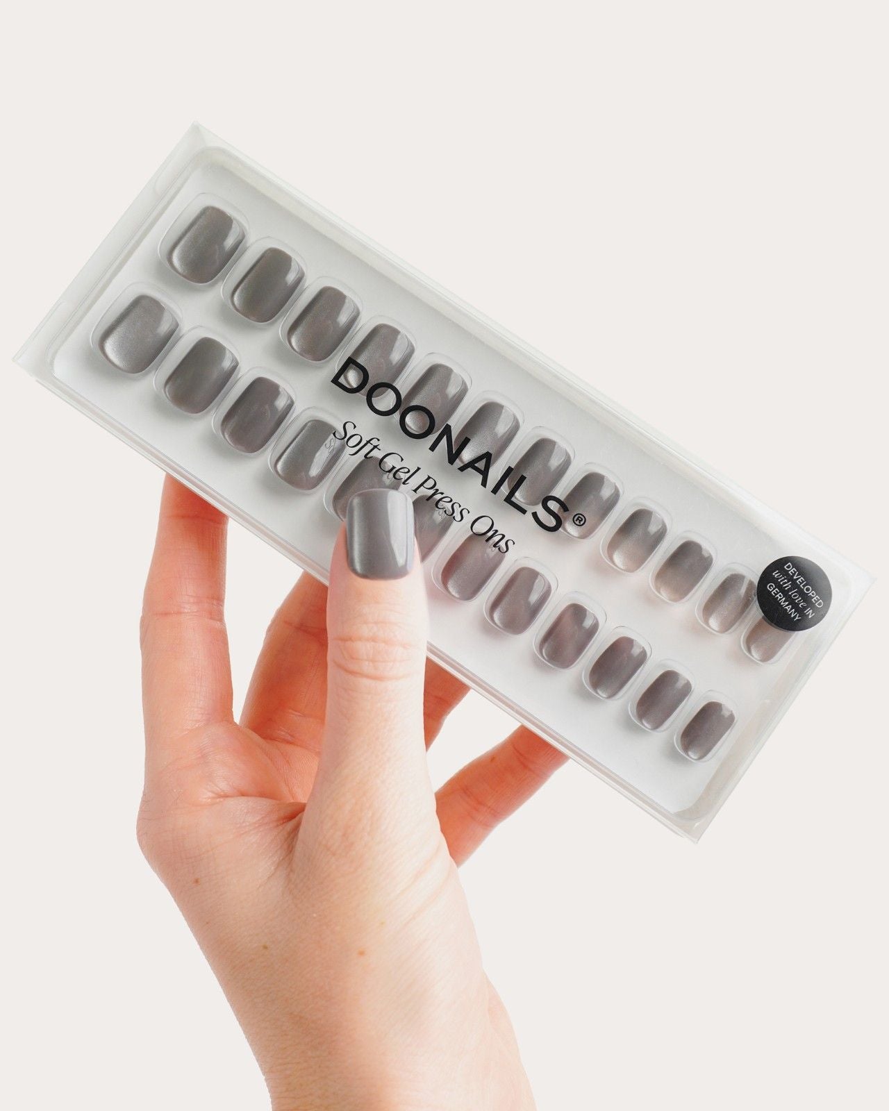 Press Ons in Soft Gel Glass Grey Cat Eye Quadrate Extra Corte