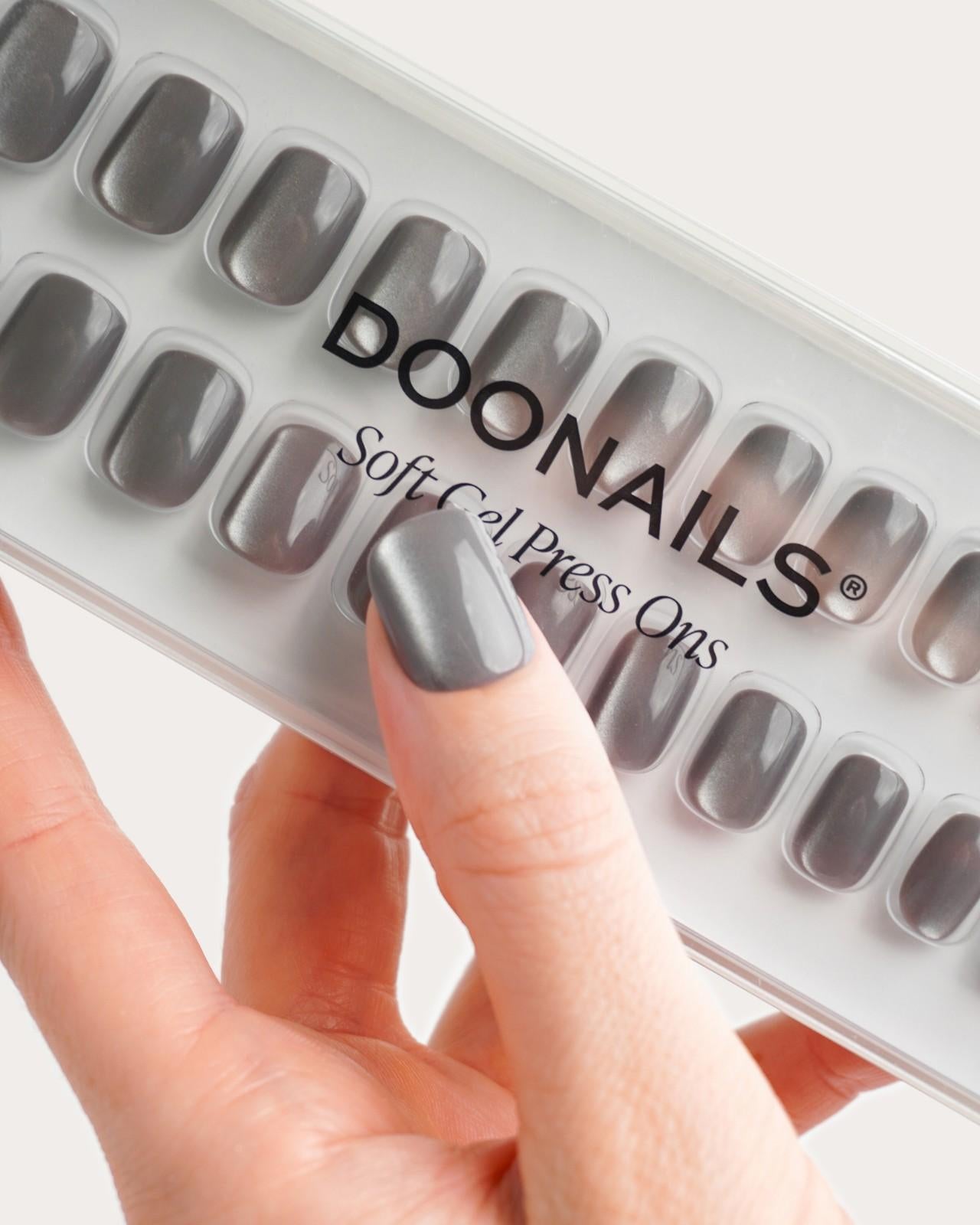 Press Ons in Soft Gel Glass Grey Cat Eye Quadrate Extra Corte