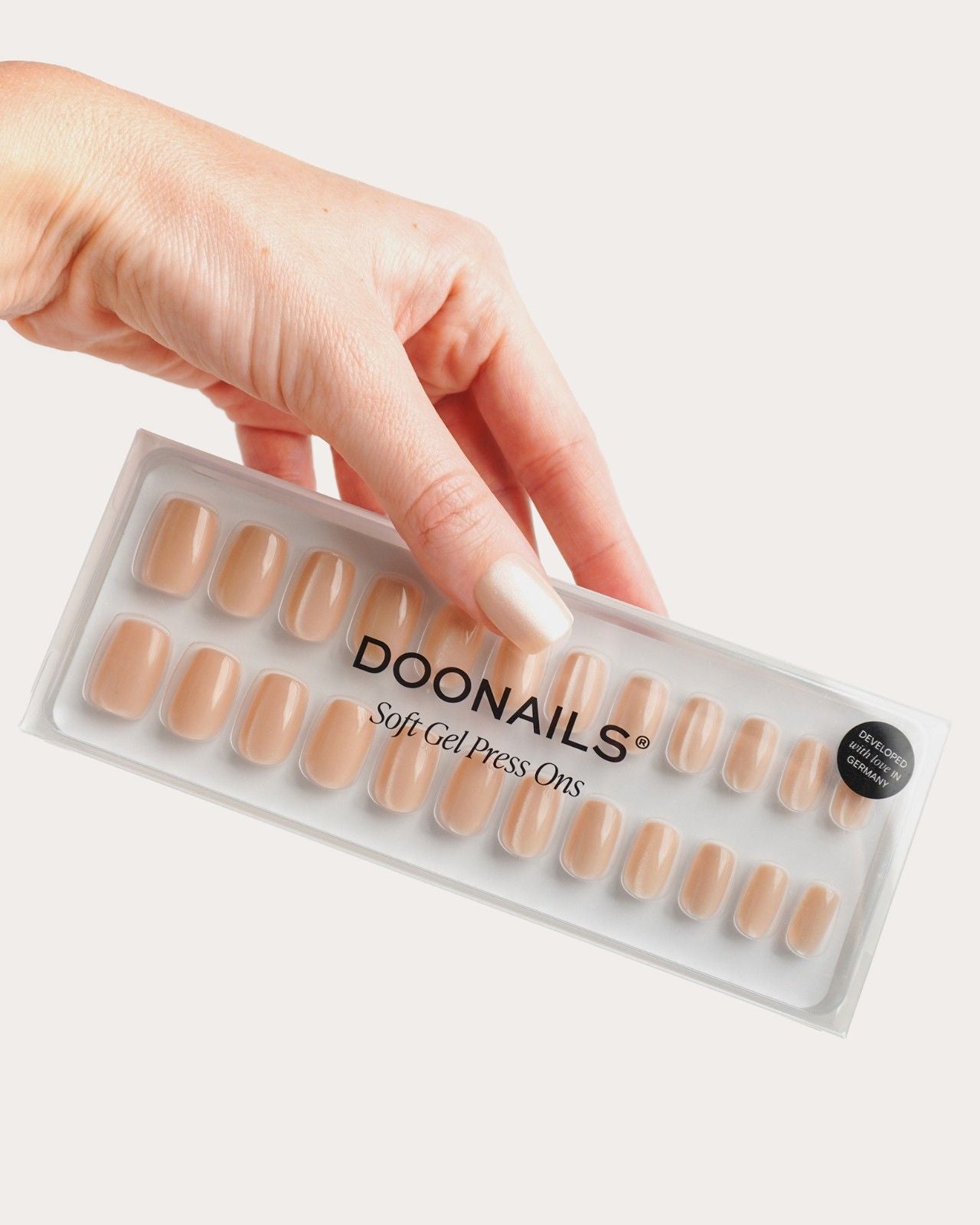Press Ons in Soft Gel Glass Nude Cat Eye Quadrate Corte