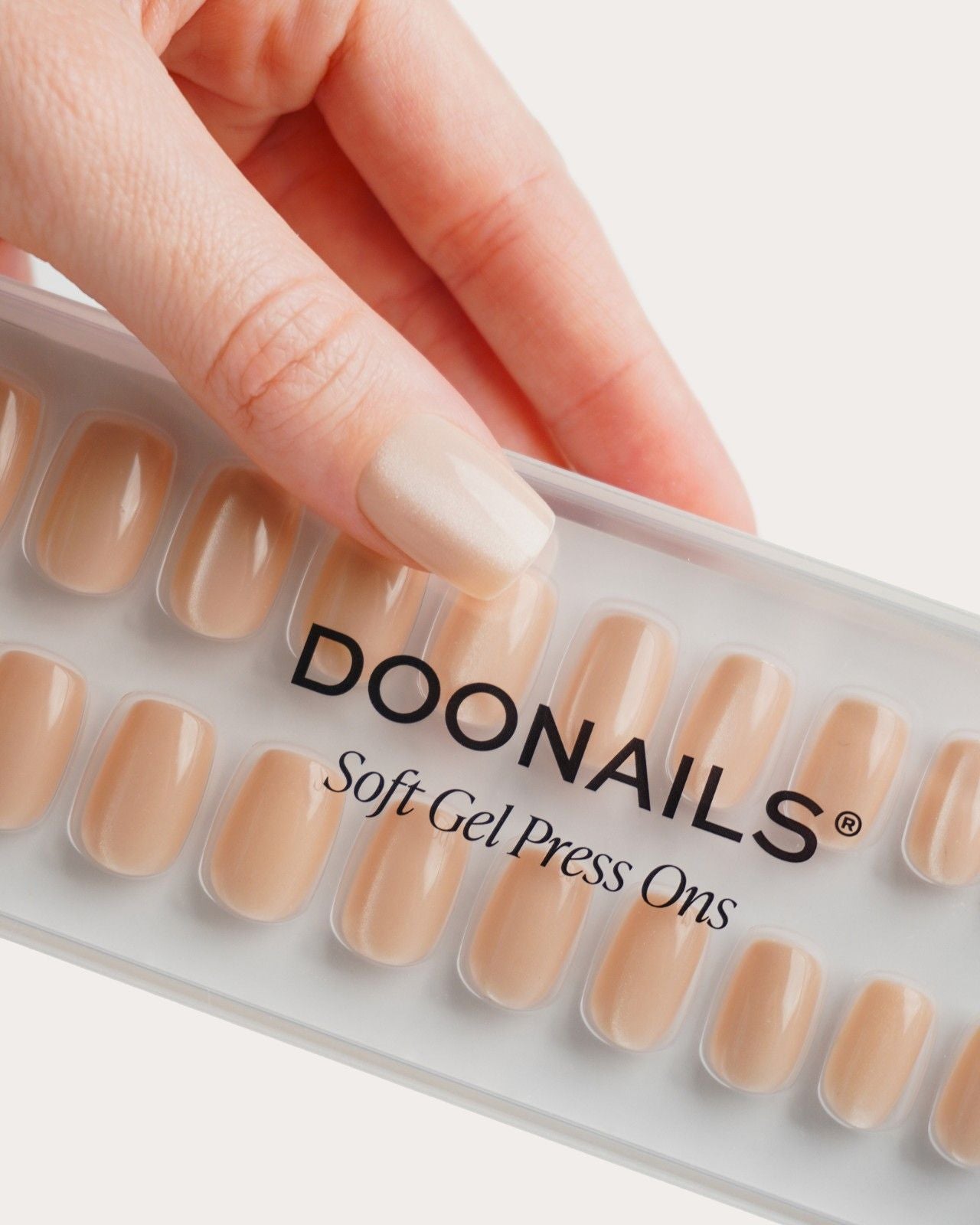 Press Ons in Soft Gel Glass Nude Cat Eye Quadrate Corte