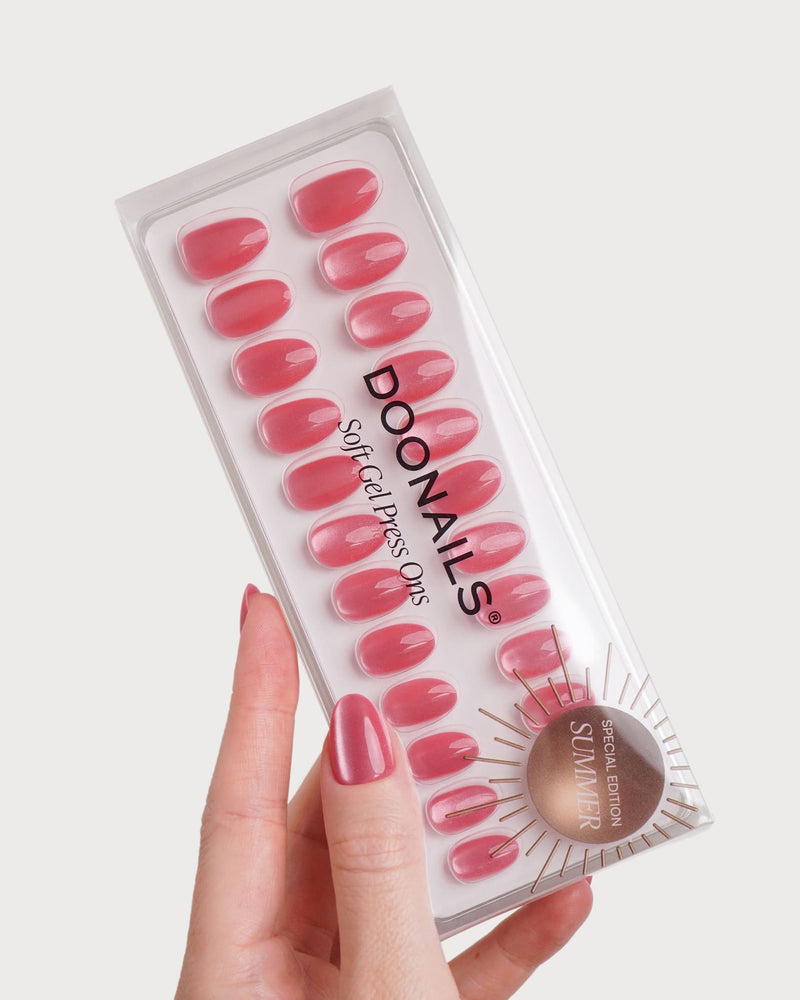 Glass Pink Cat Eye Corte Rotonde Press Ons in Soft Gel
