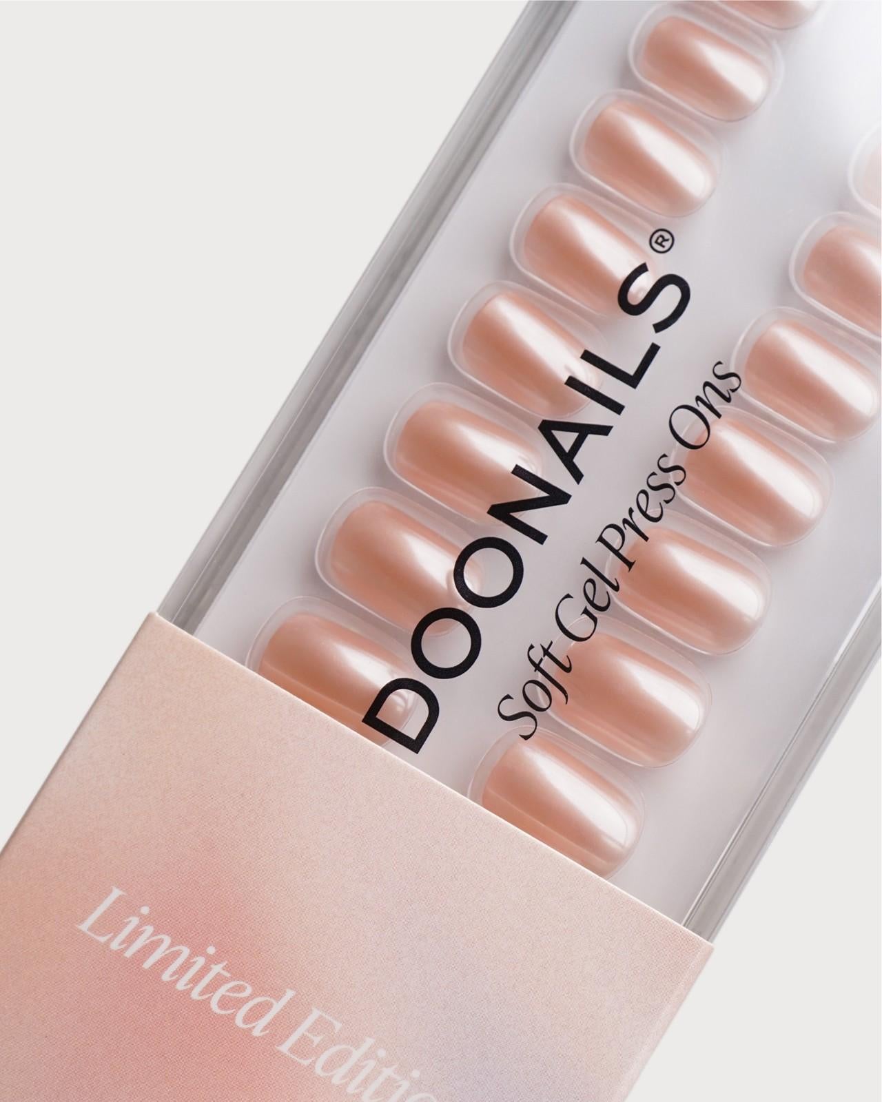 Edizione Limitata Glazed Coral Corte Quadrate Press Ons in Soft Gel