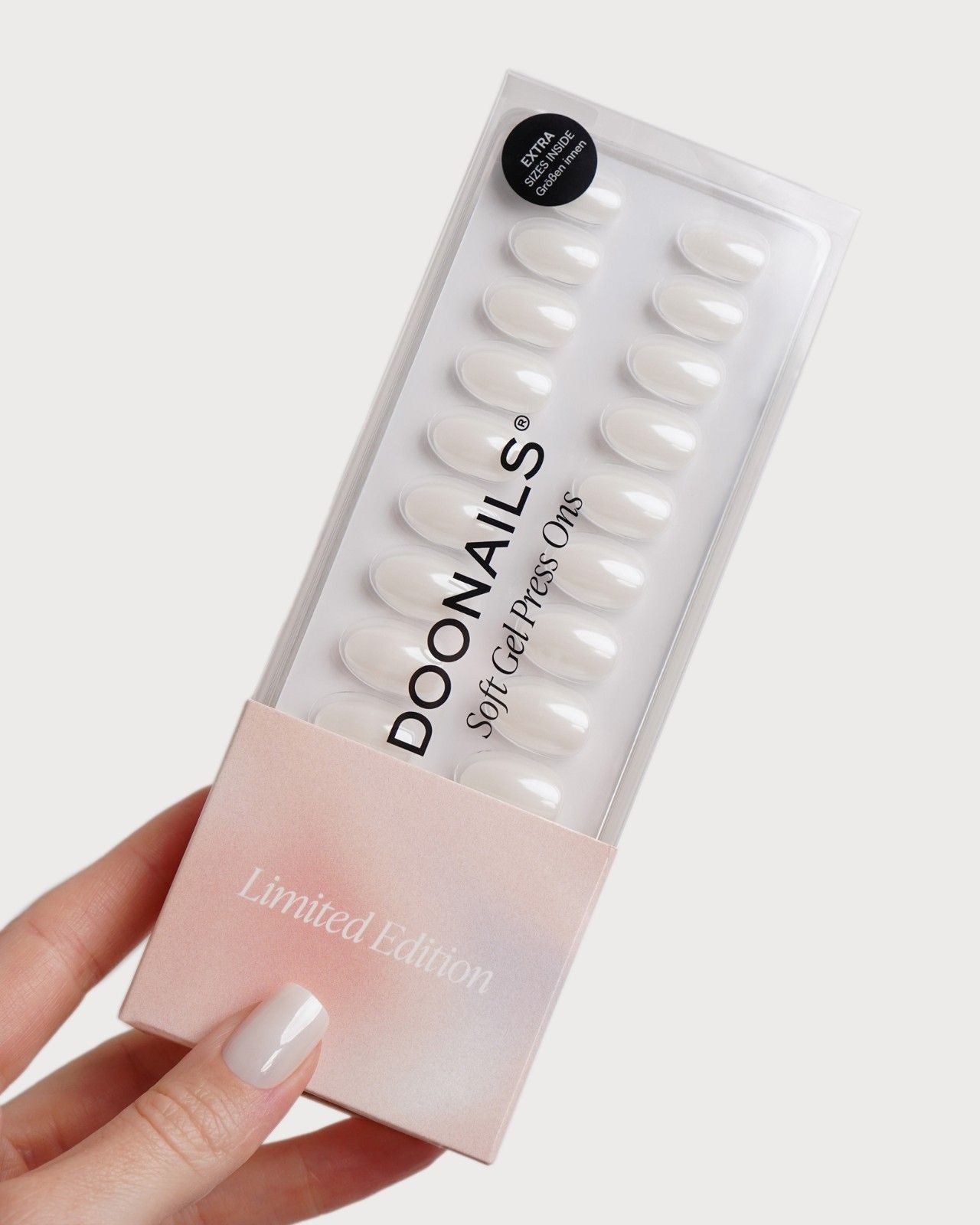 Edizione Limitata Glazed Pearl Corte Rotonde Press Ons in Soft Gel