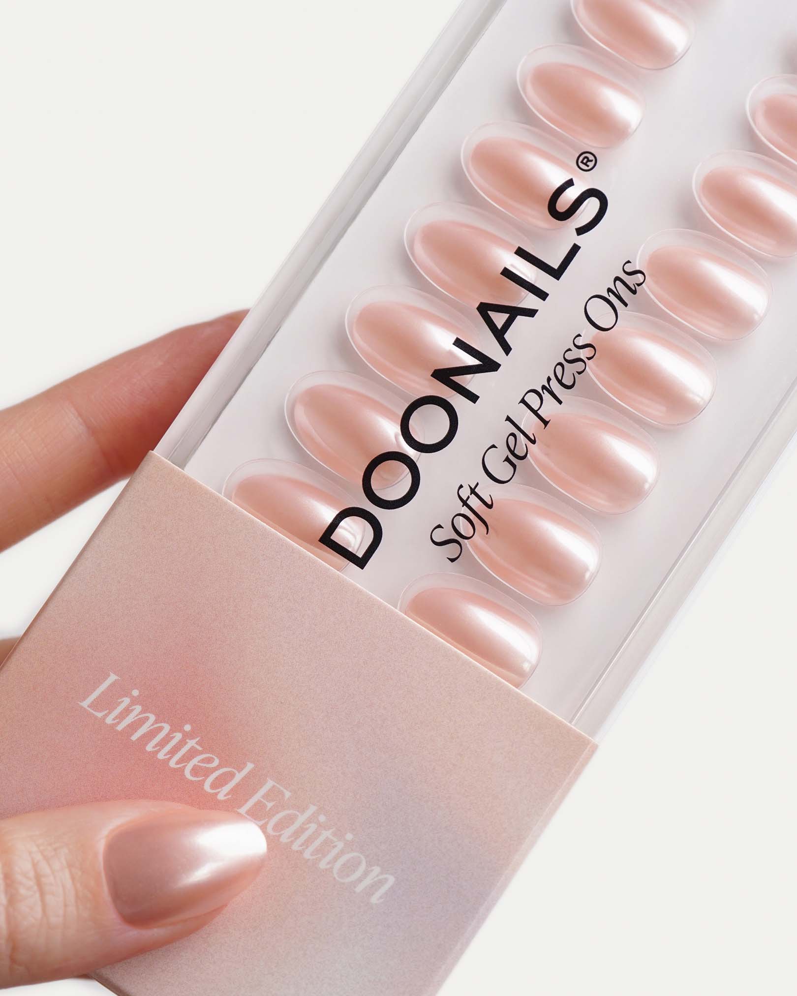 Edizione Limitata Glazed Rose Corte Rotonde Press Ons in Soft Gel