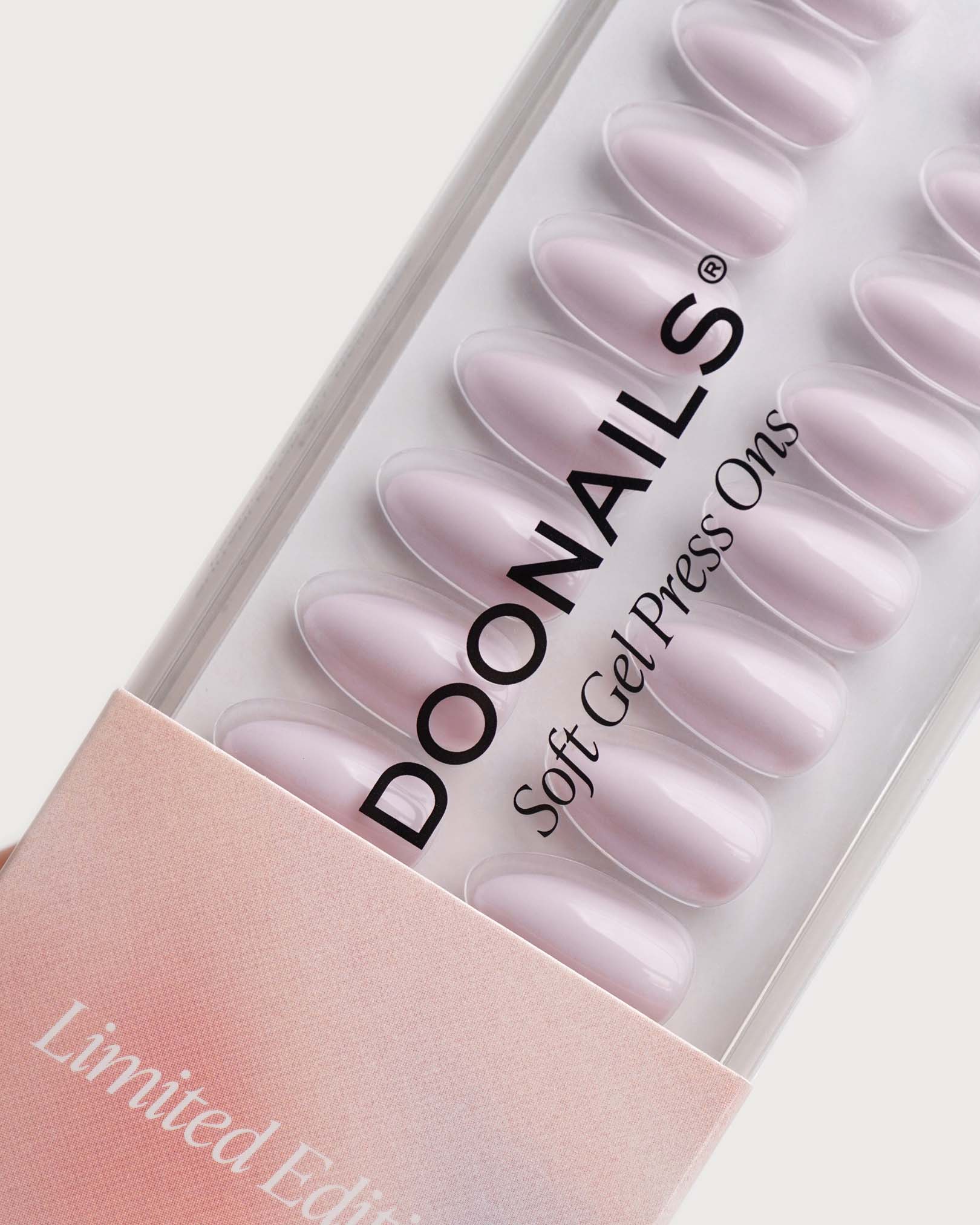 Edizione Limitata True Love Corte Mandorla Press Ons in Soft Gel