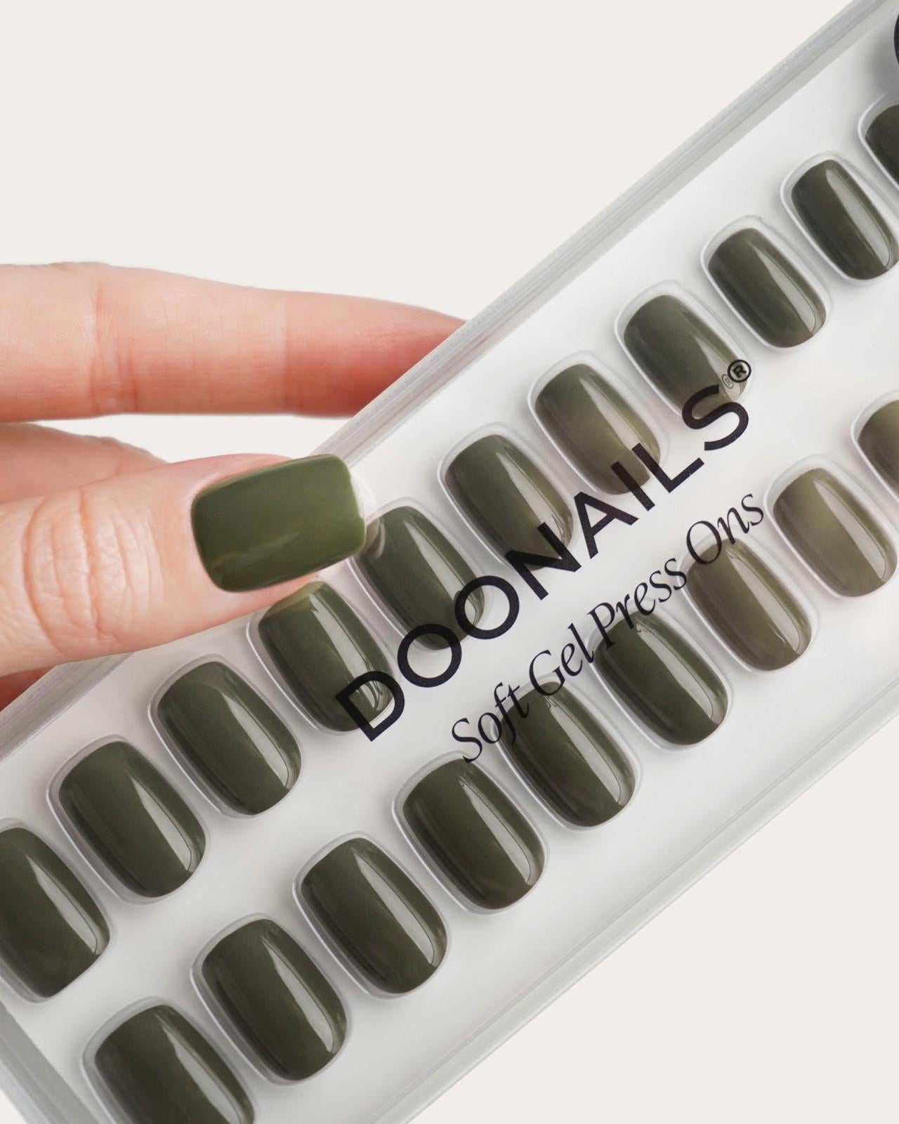 Press Ons in Soft Gel Moss Green Quadrate Corte
