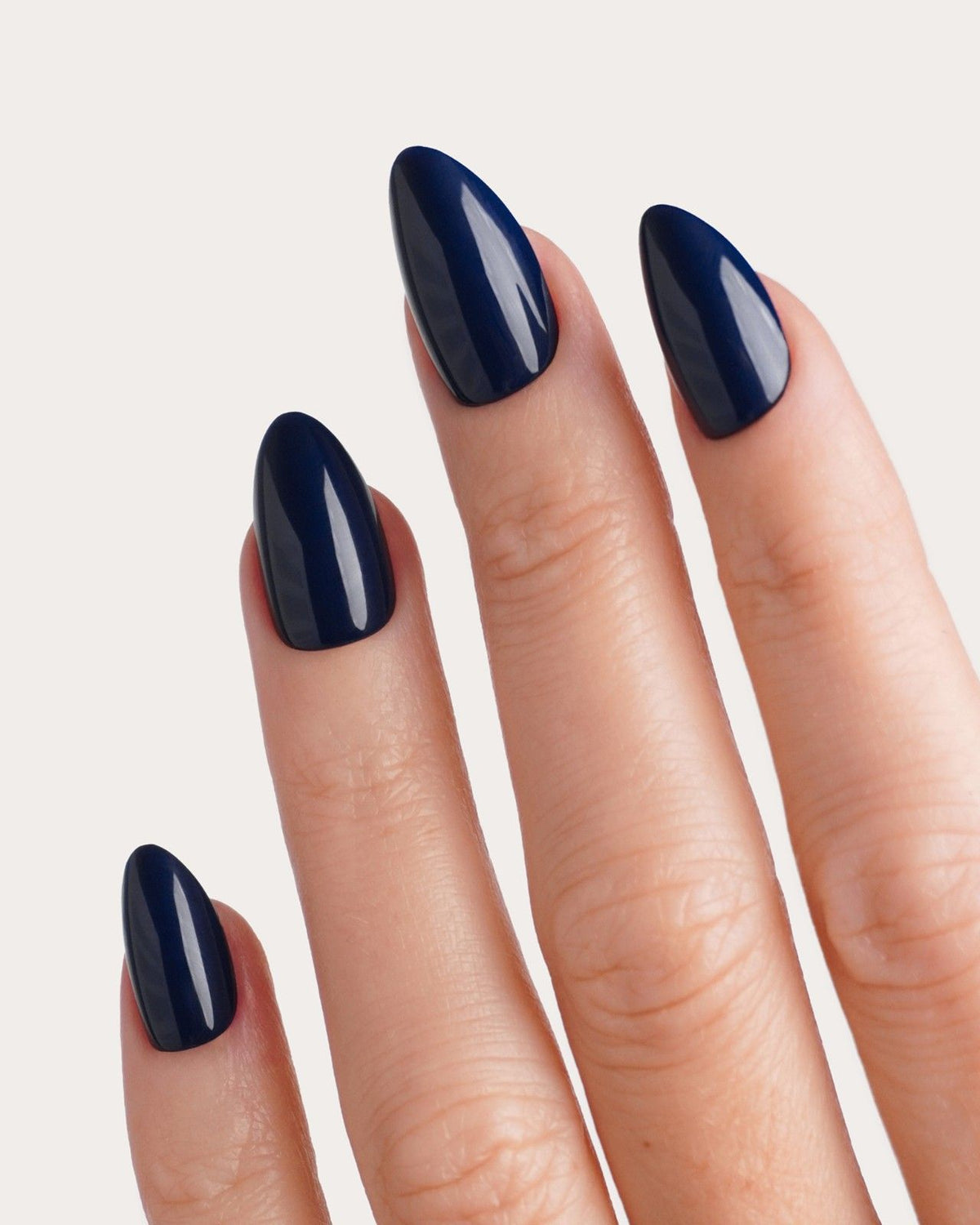 Ocean Corte Mandorla Press Ons in Soft Gel