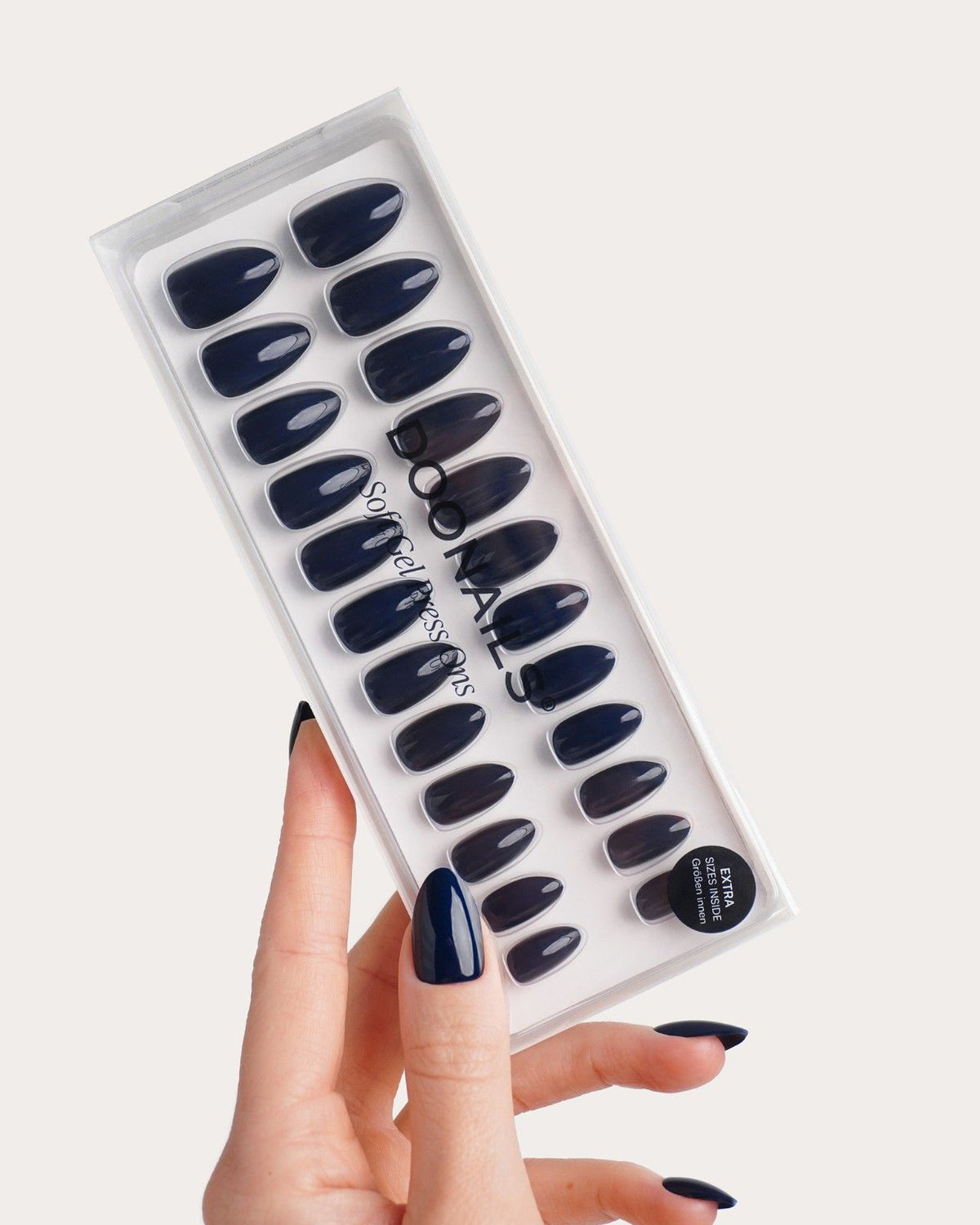 Ocean Corte Mandorla Press Ons in Soft Gel