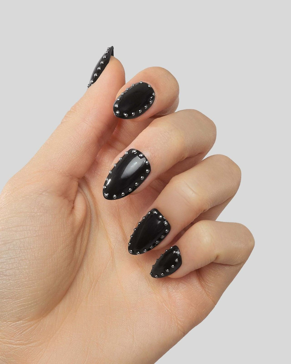 Edizione Limitata Oxblood Studs Corte Mandorla Press Ons in Soft Gel
